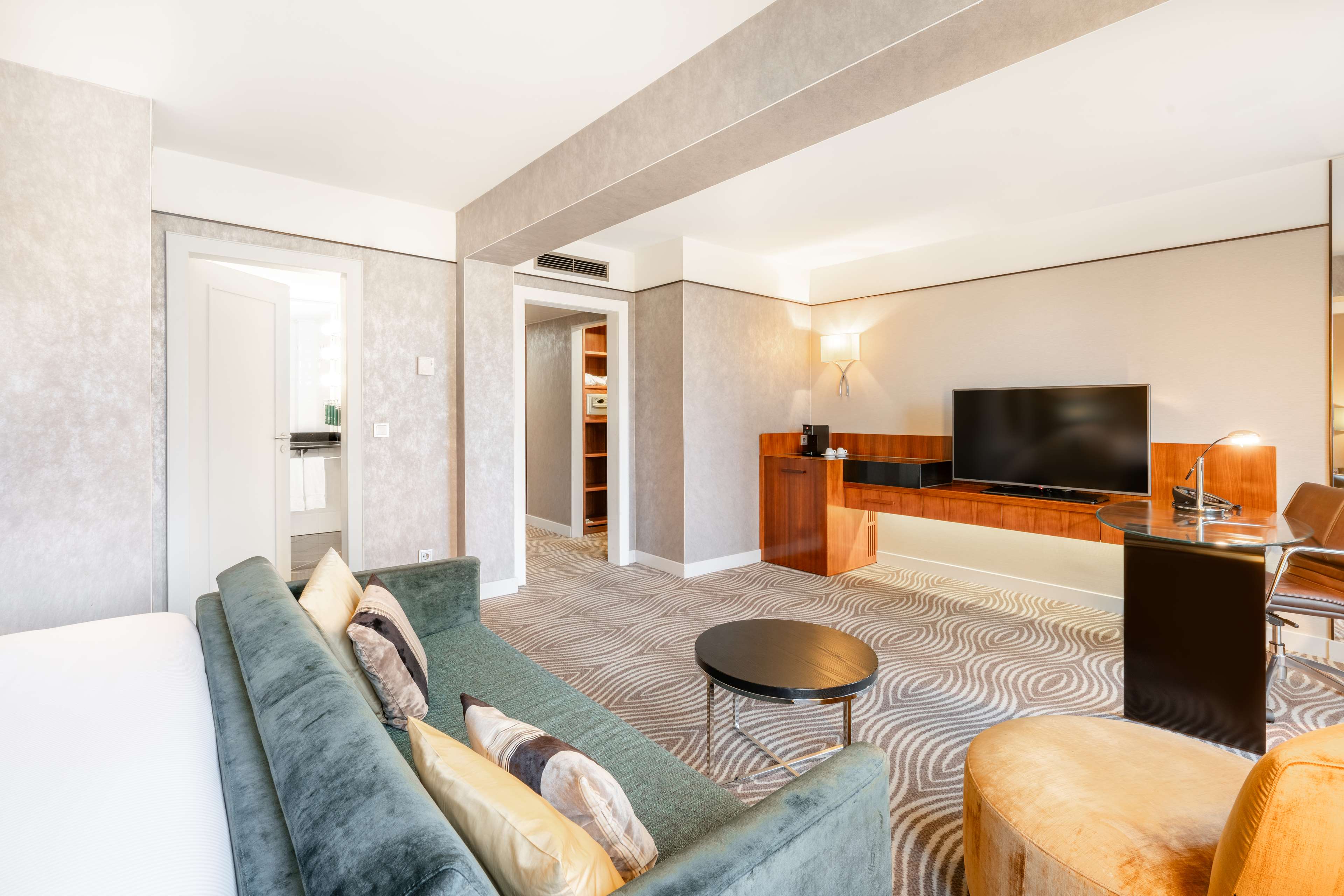 Hilton Berlin Room Type - JUNIOR SUITE DOME VIEW