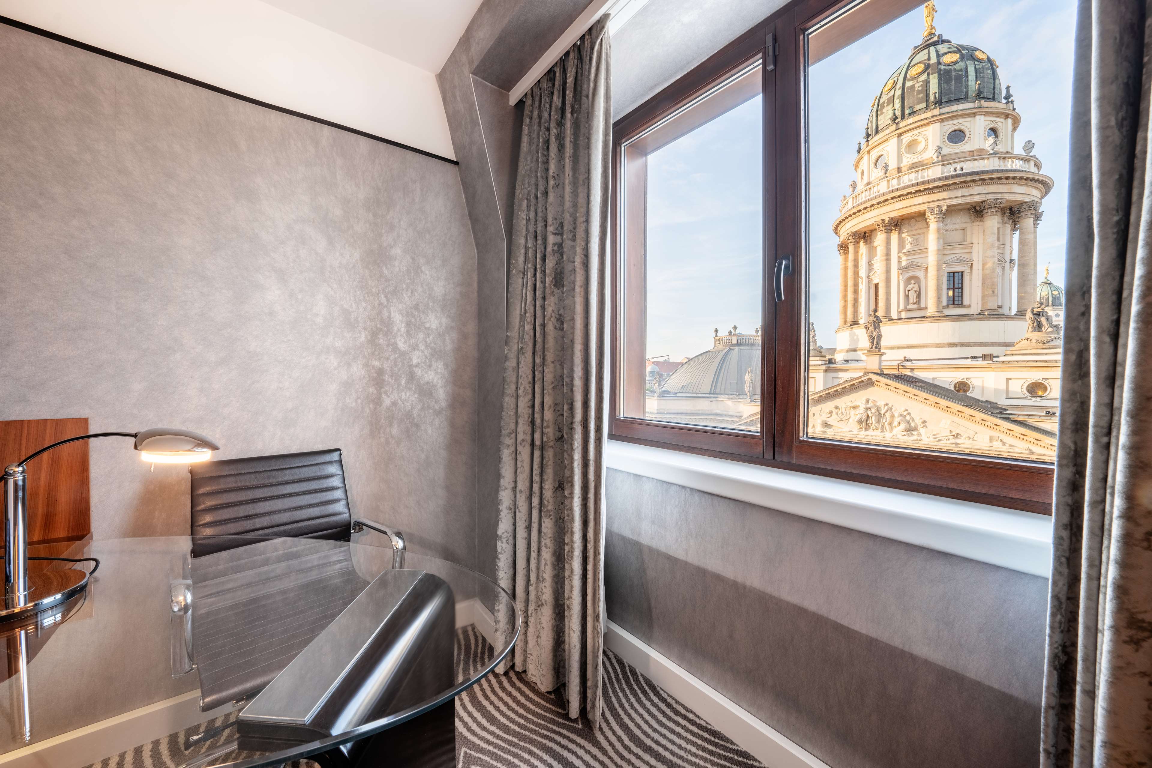 Hilton Berlin Room Type - KING GUEST ROOM DOMEVIEW
