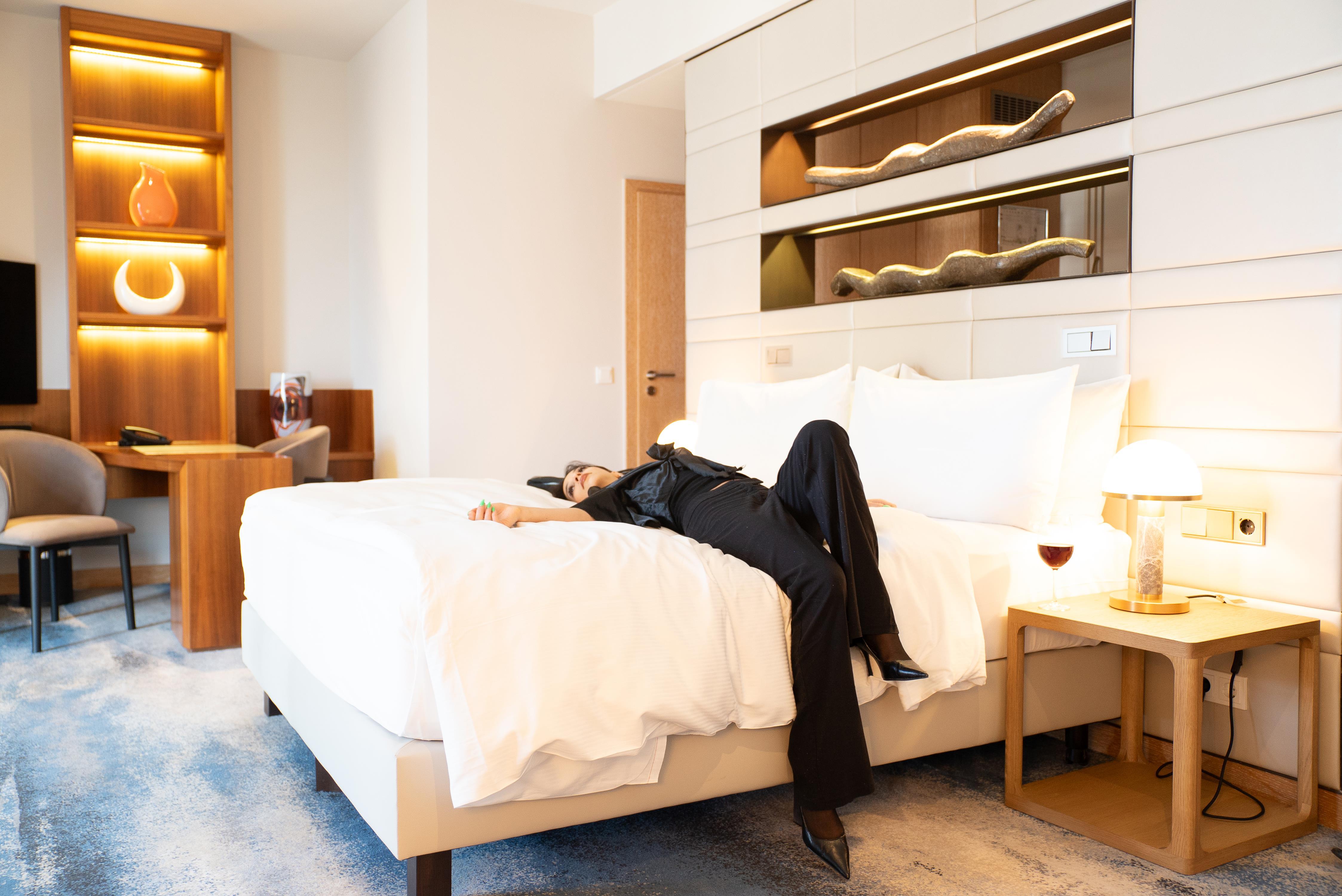 Hilton Berlin Room Type - 1 BEDROOM PANORAMIC SUITE
