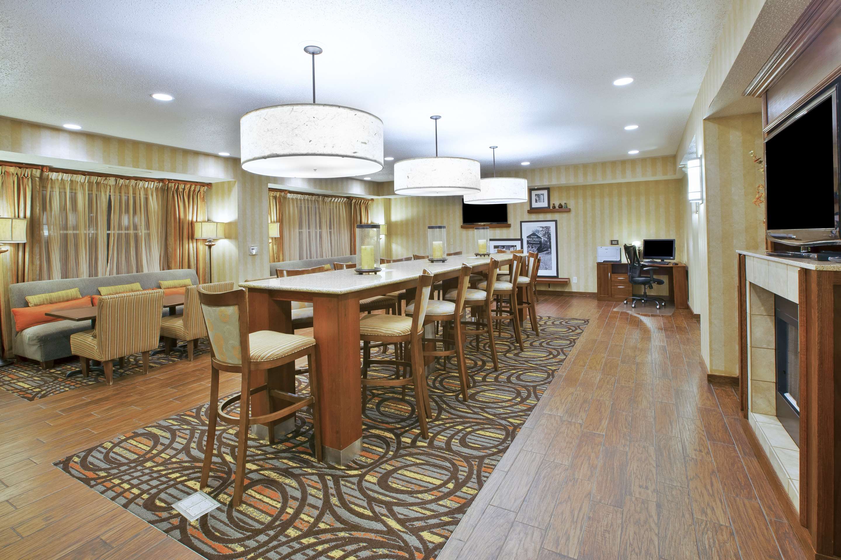 Lobby | Hampton Inn Pittsburgh Area Beaver Valley CenterTownship