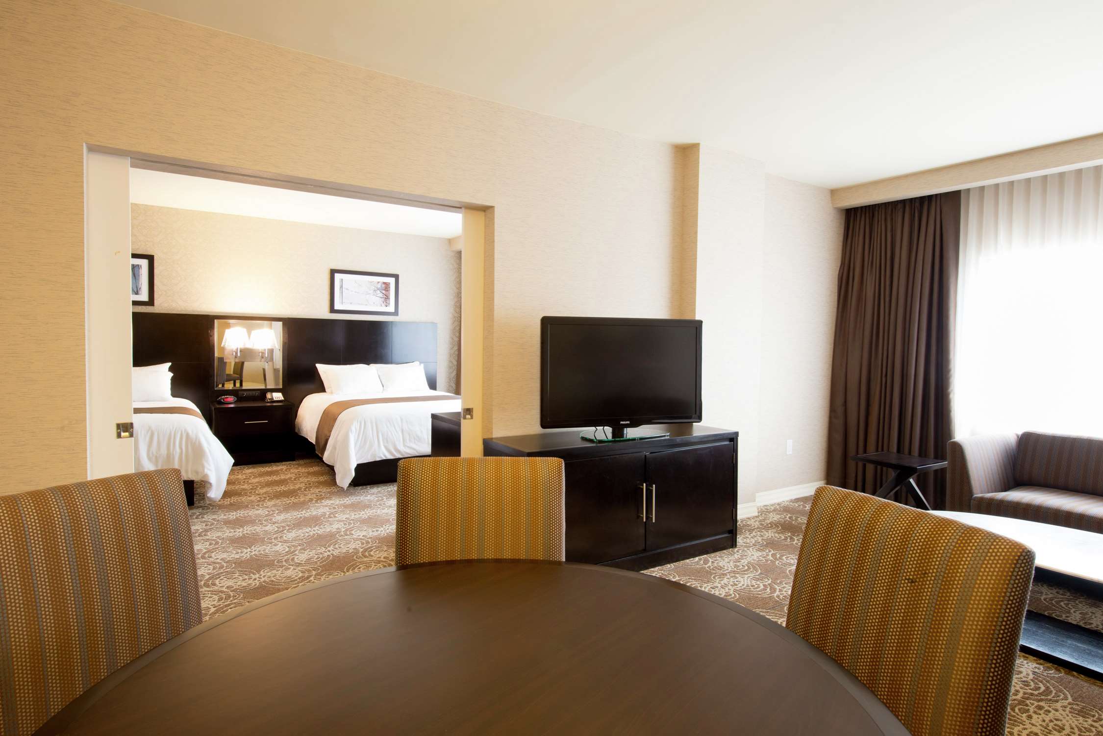 DoubleTree by Hilton Hotel Binghamton Room Type - 2 QN DLX 2 ROOM FAMILY STE