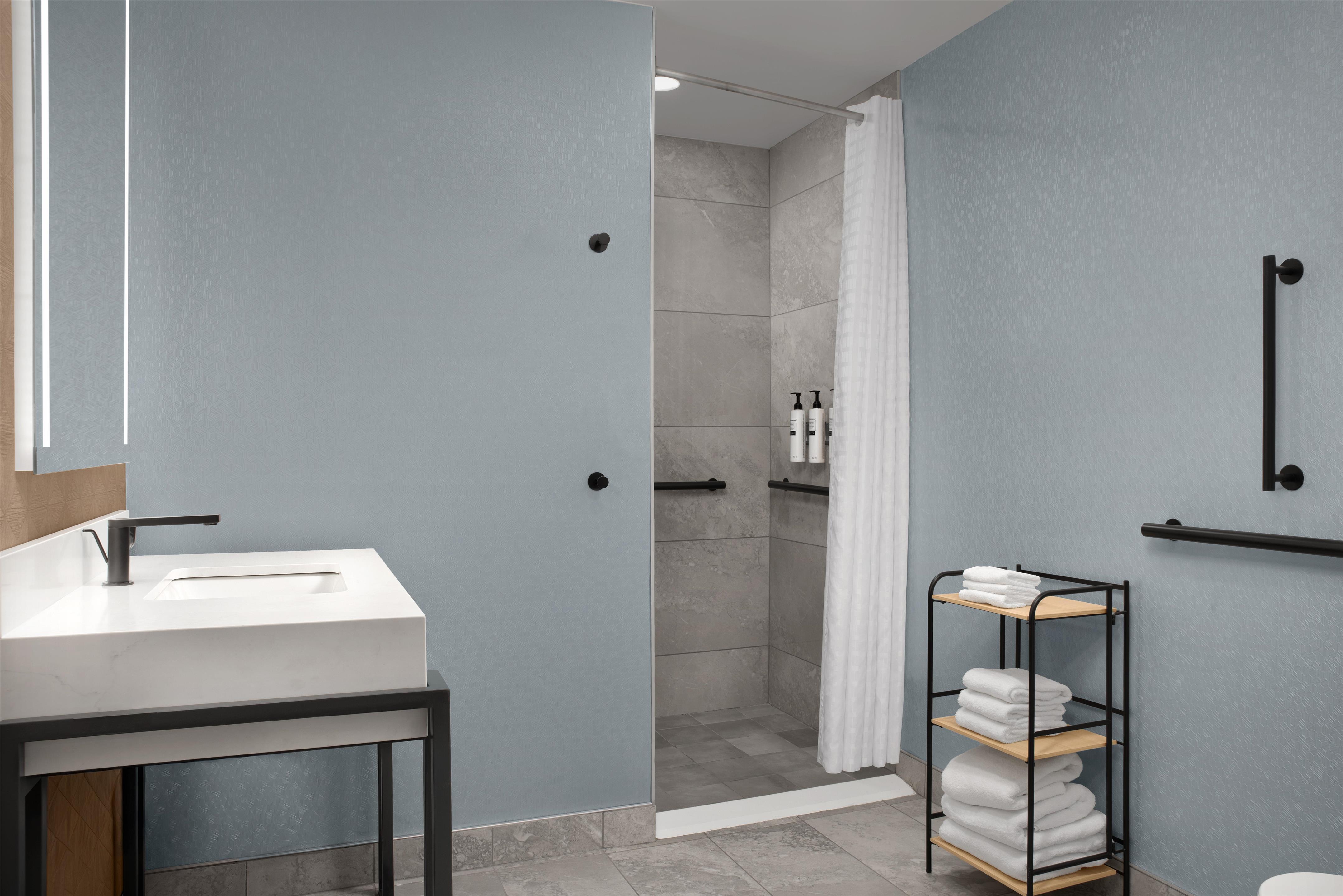 Guest room bath
