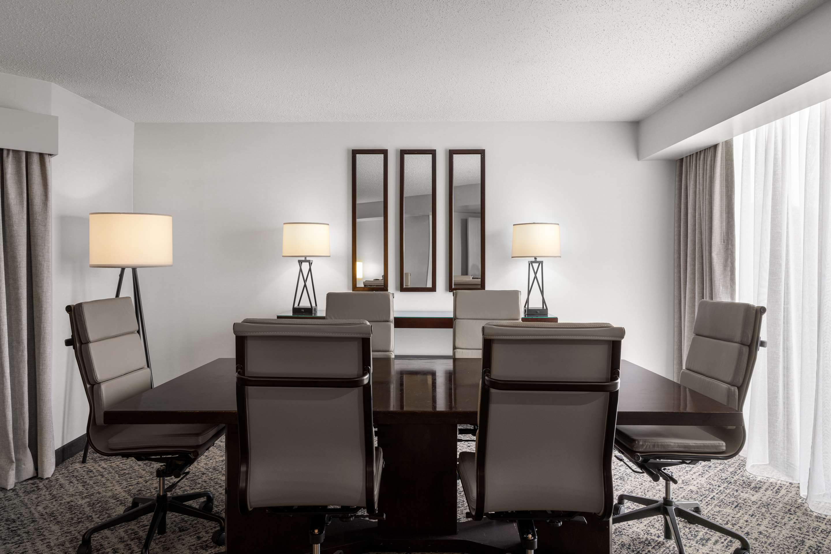 2 Room Conference Premium Suite - 1 King Bed - Non-smoking