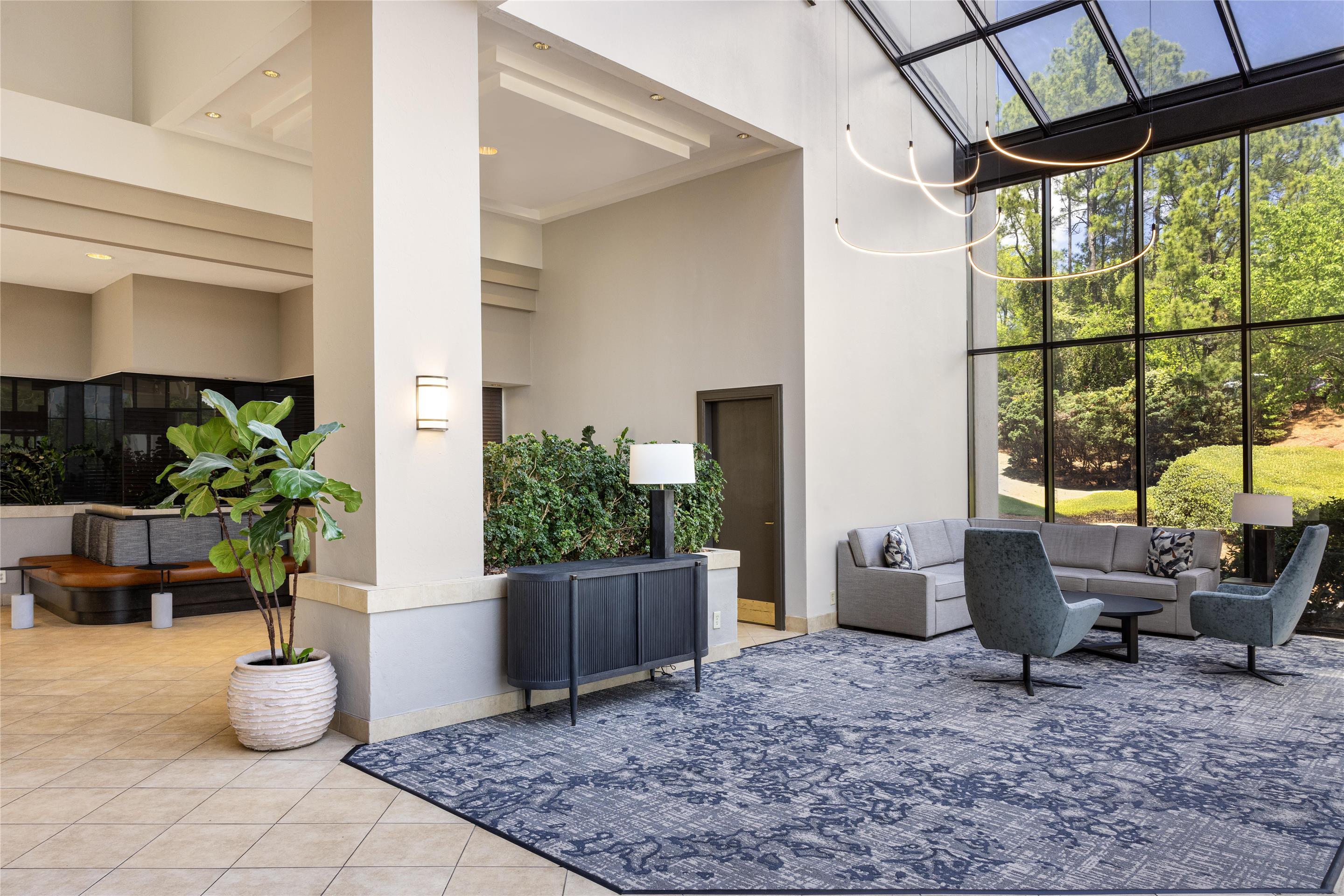 Lobby | Embassy Suites Hotel Birmingham