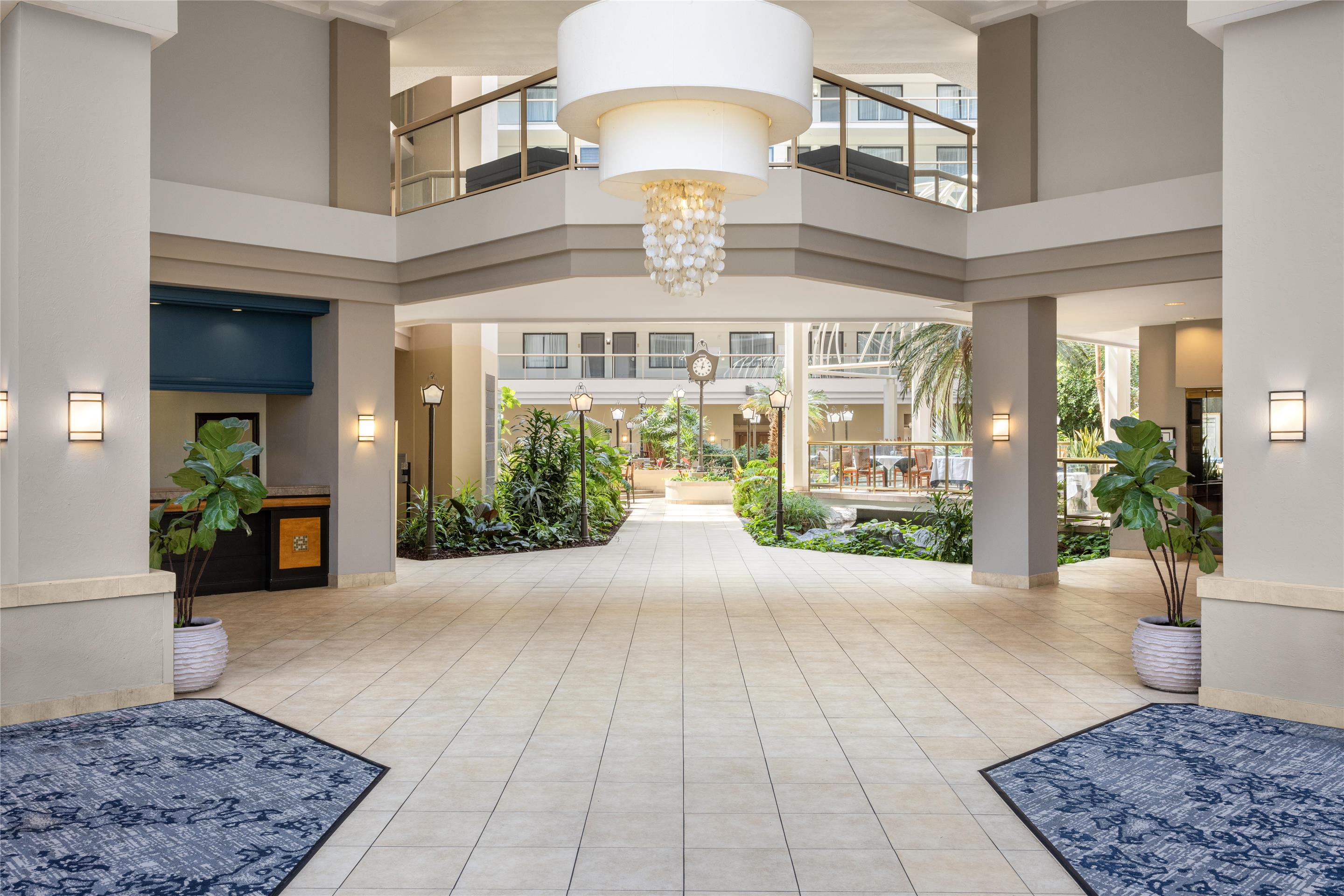 Lobby | Embassy Suites Hotel Birmingham