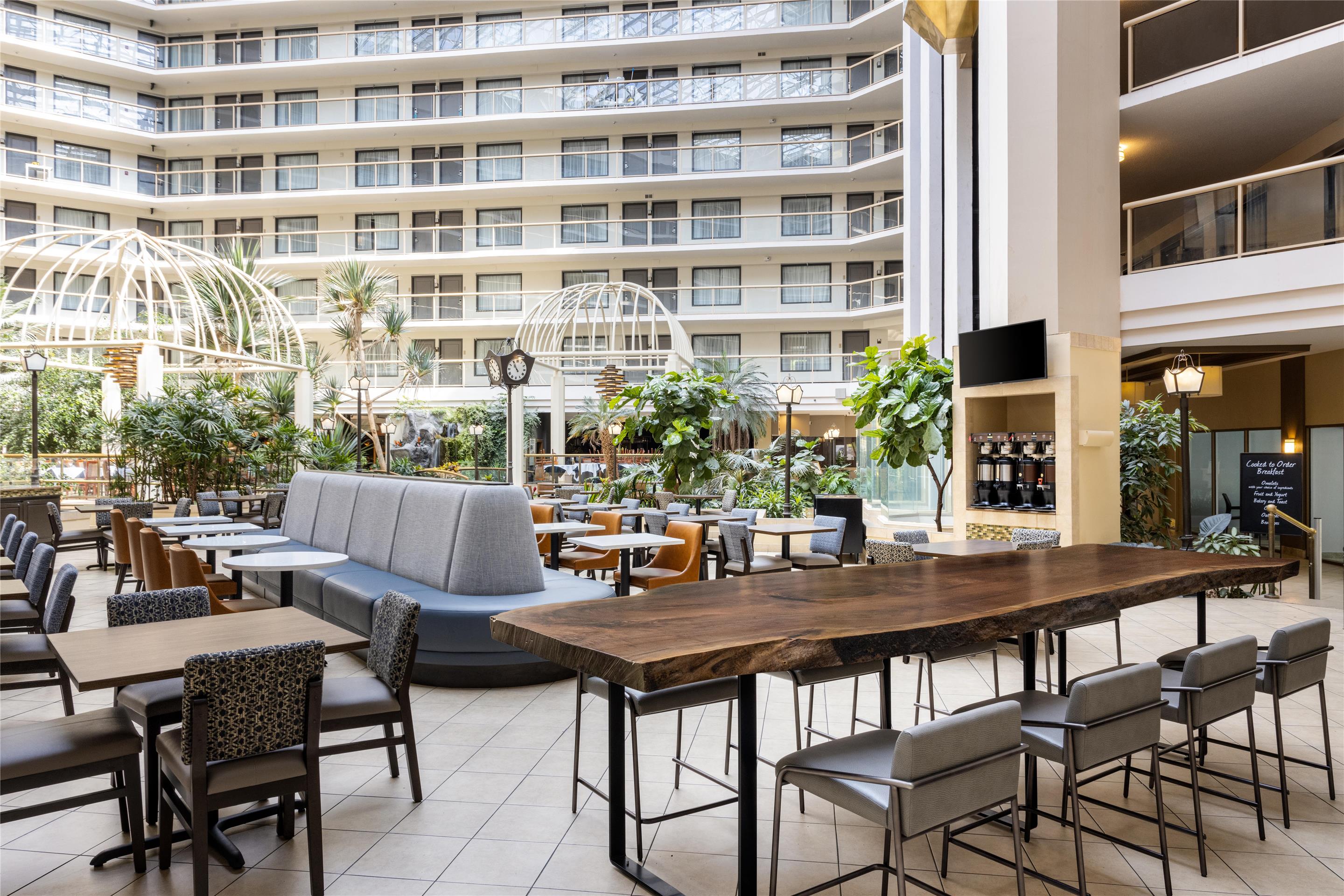 Breakfast Area | Embassy Suites Hotel Birmingham
