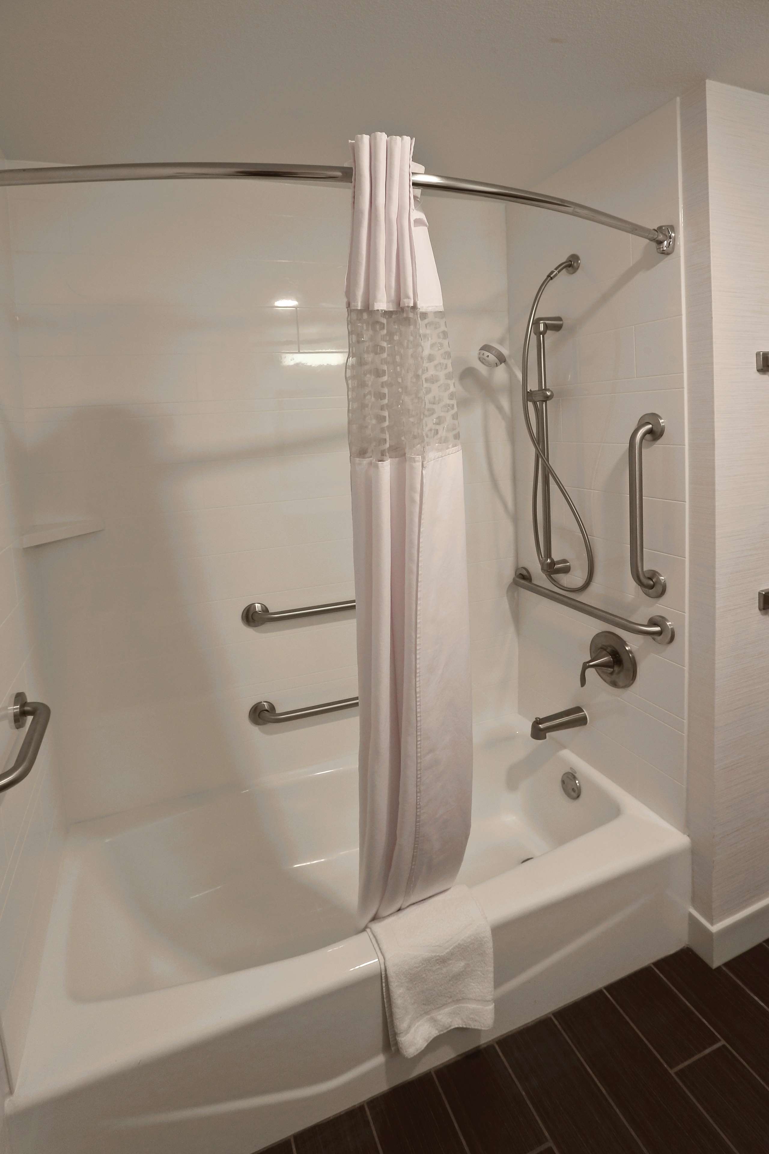 Hampton Inn Billings Room Type - 1KNG MOB HEAR ACC W TUB NS