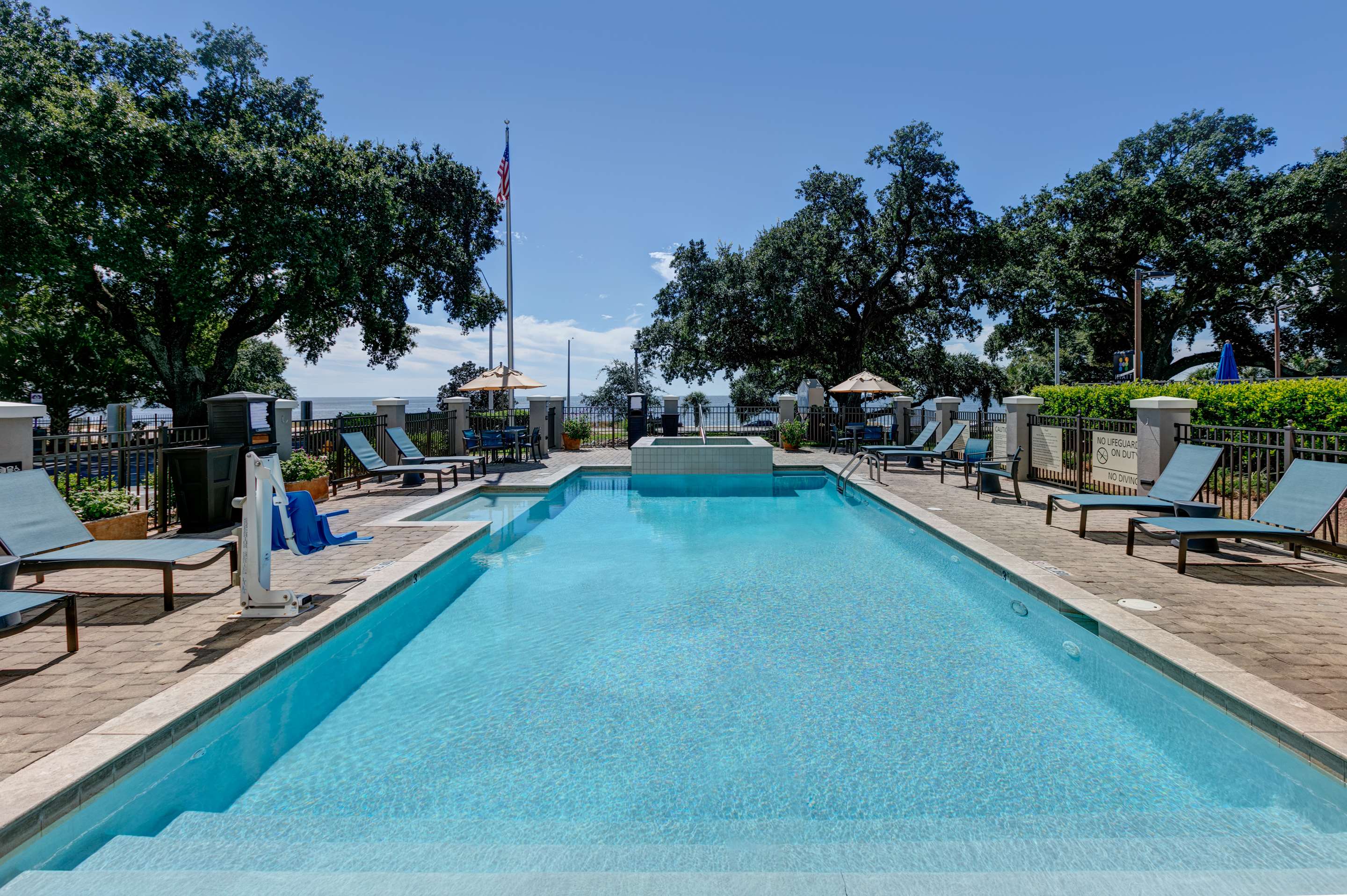 Pool | Hampton Inn Biloxi