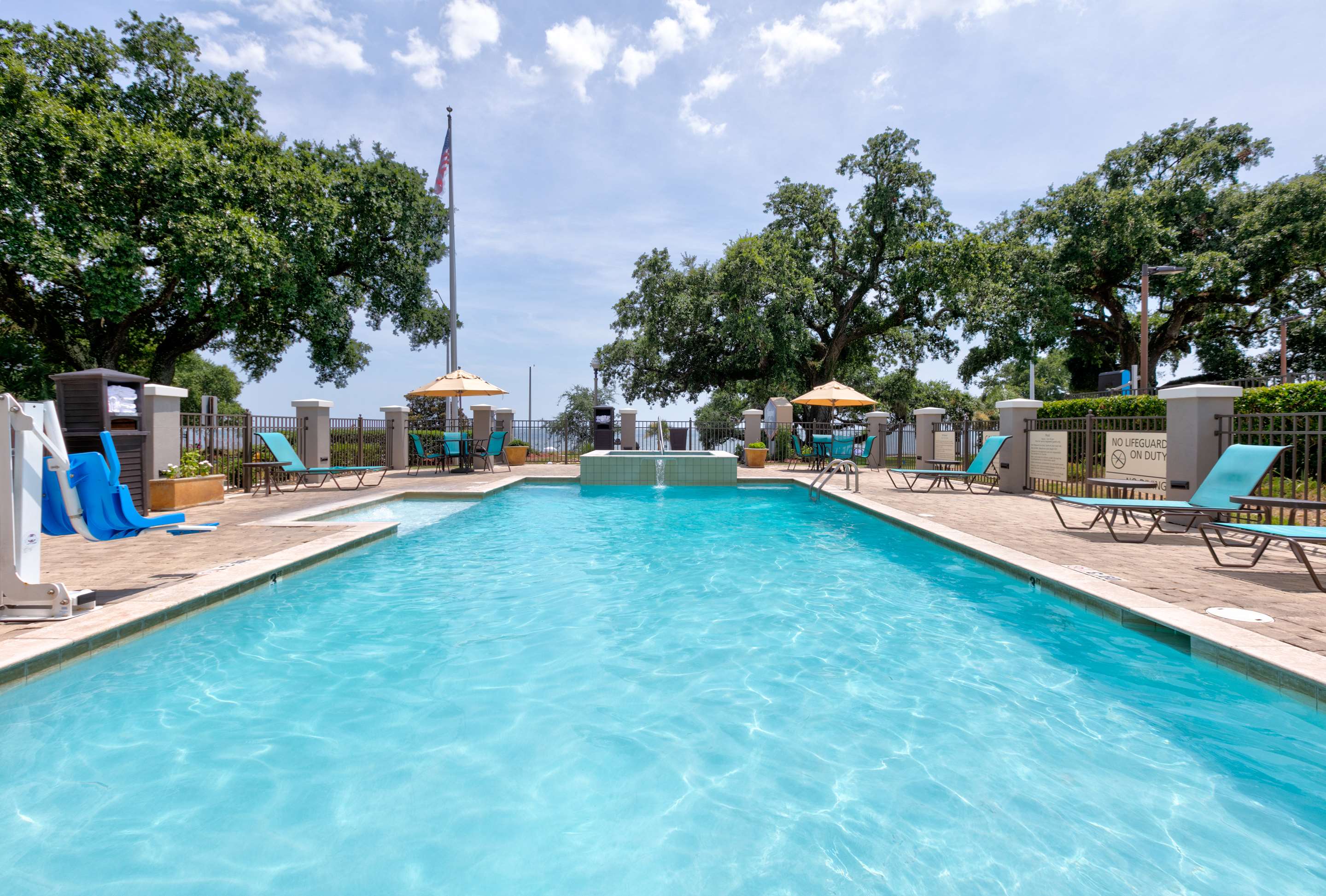 Pool | Hampton Inn Biloxi
