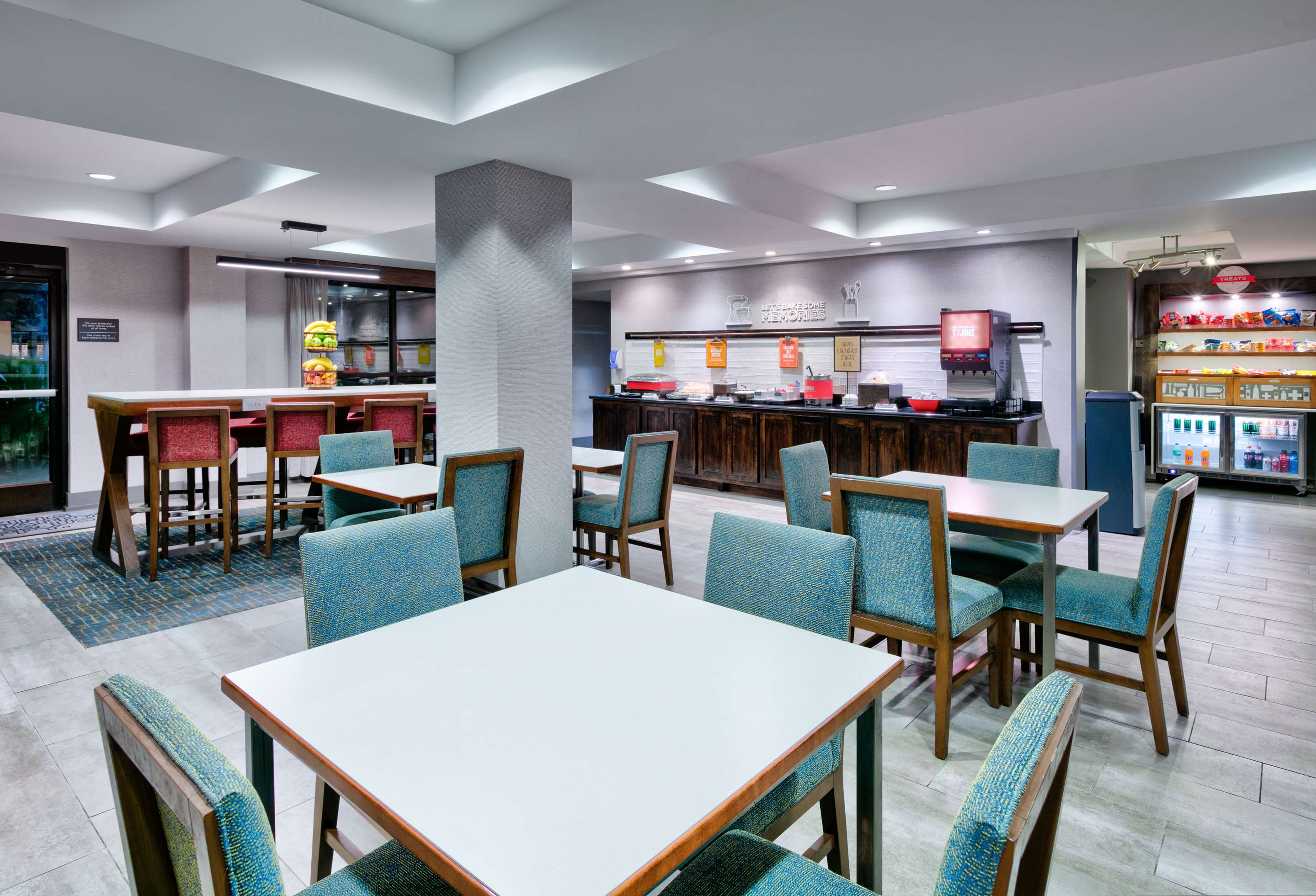 Breakfast Area | Hampton Inn Biloxi