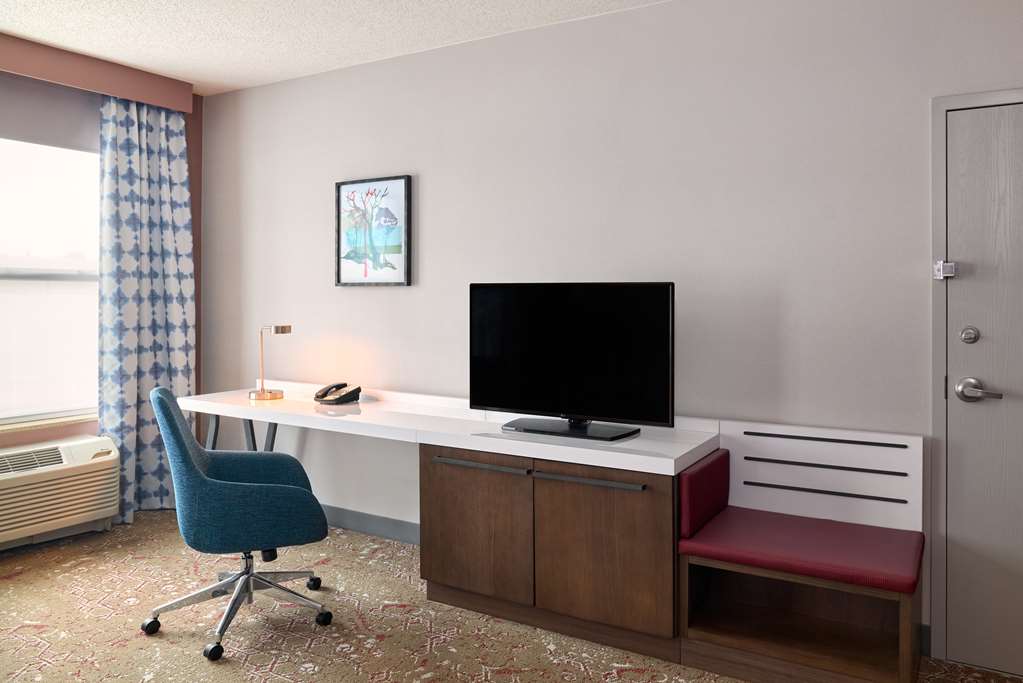 Hilton Garden Inn Bloomington Room Type - 1 KING PREM EXP ACCESSIBLE