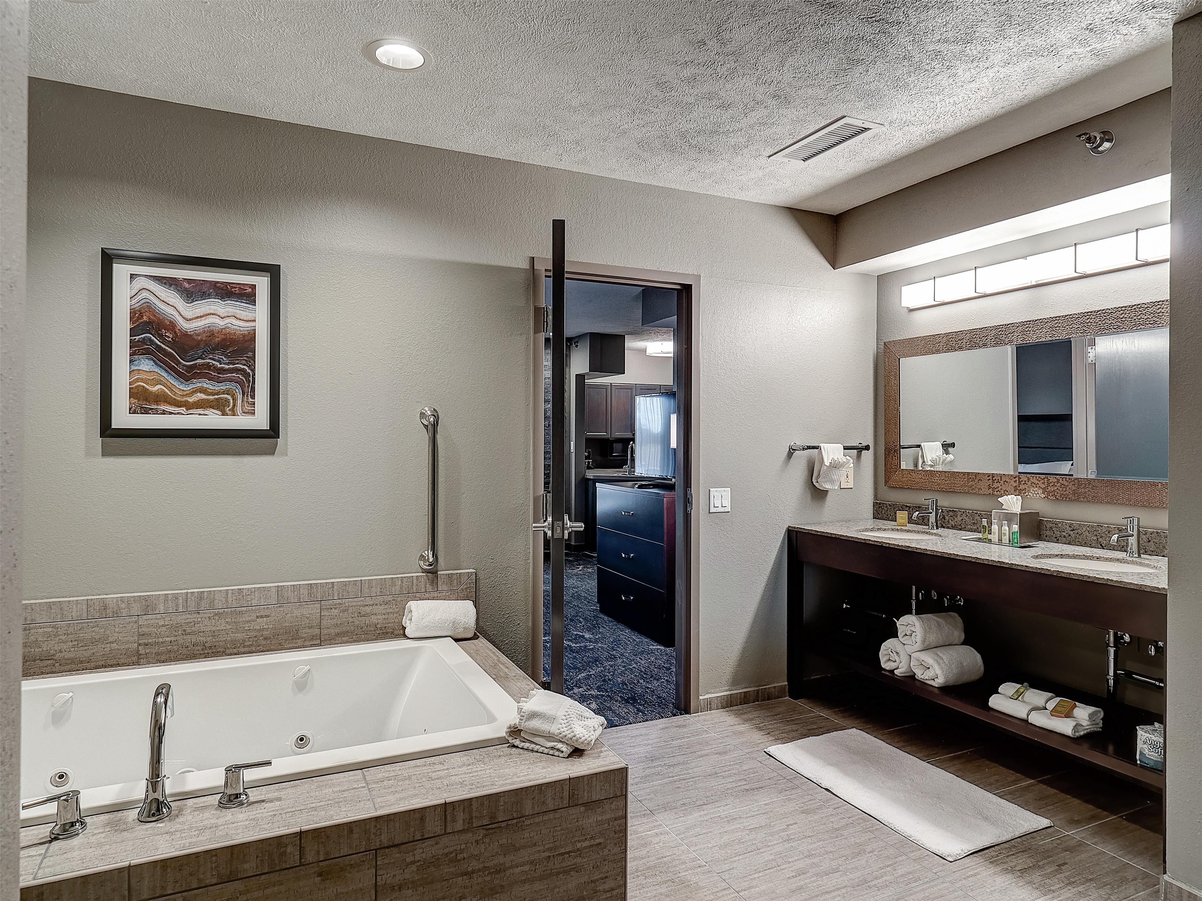 Guest room bath