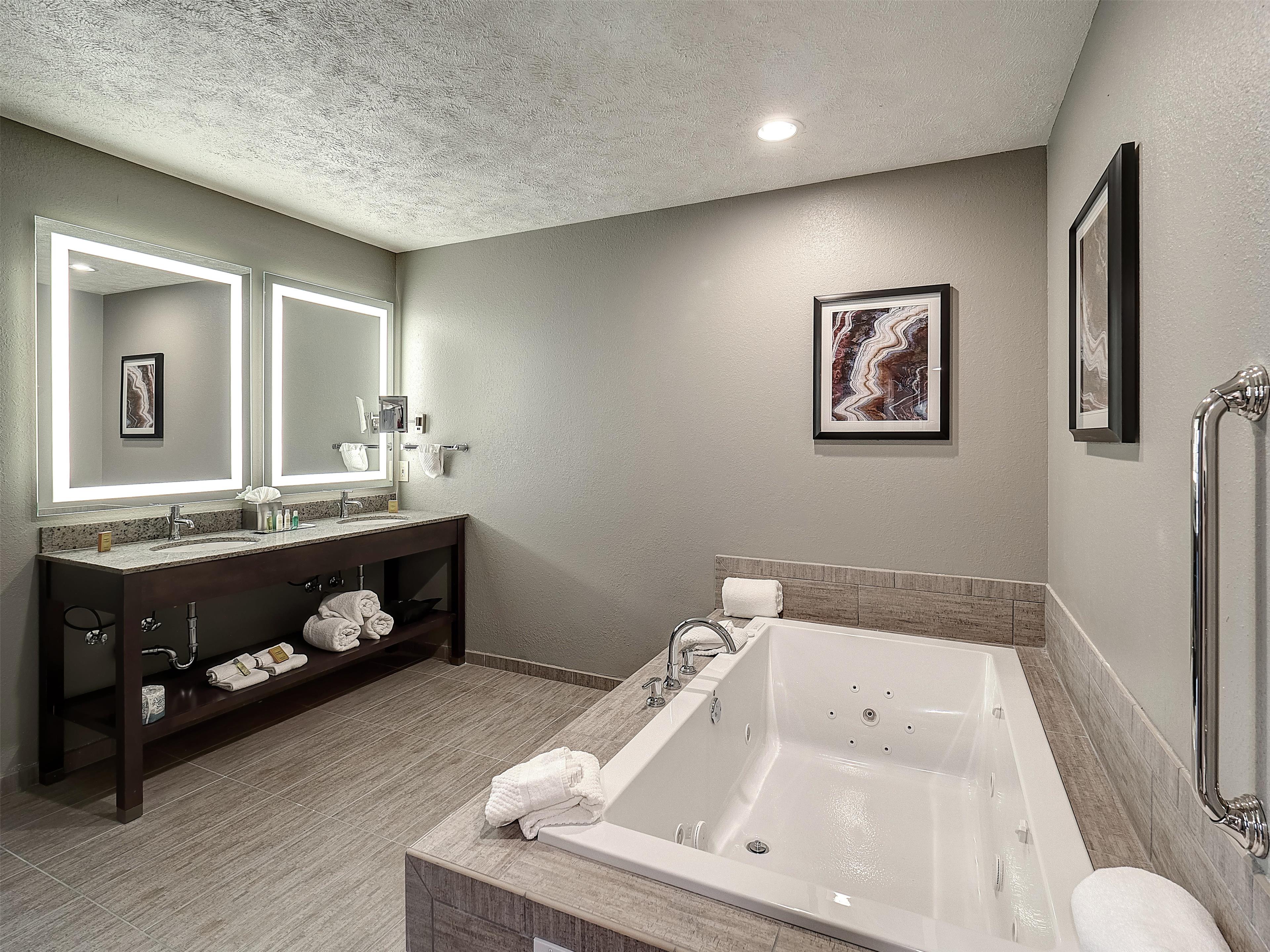 Guest room bath