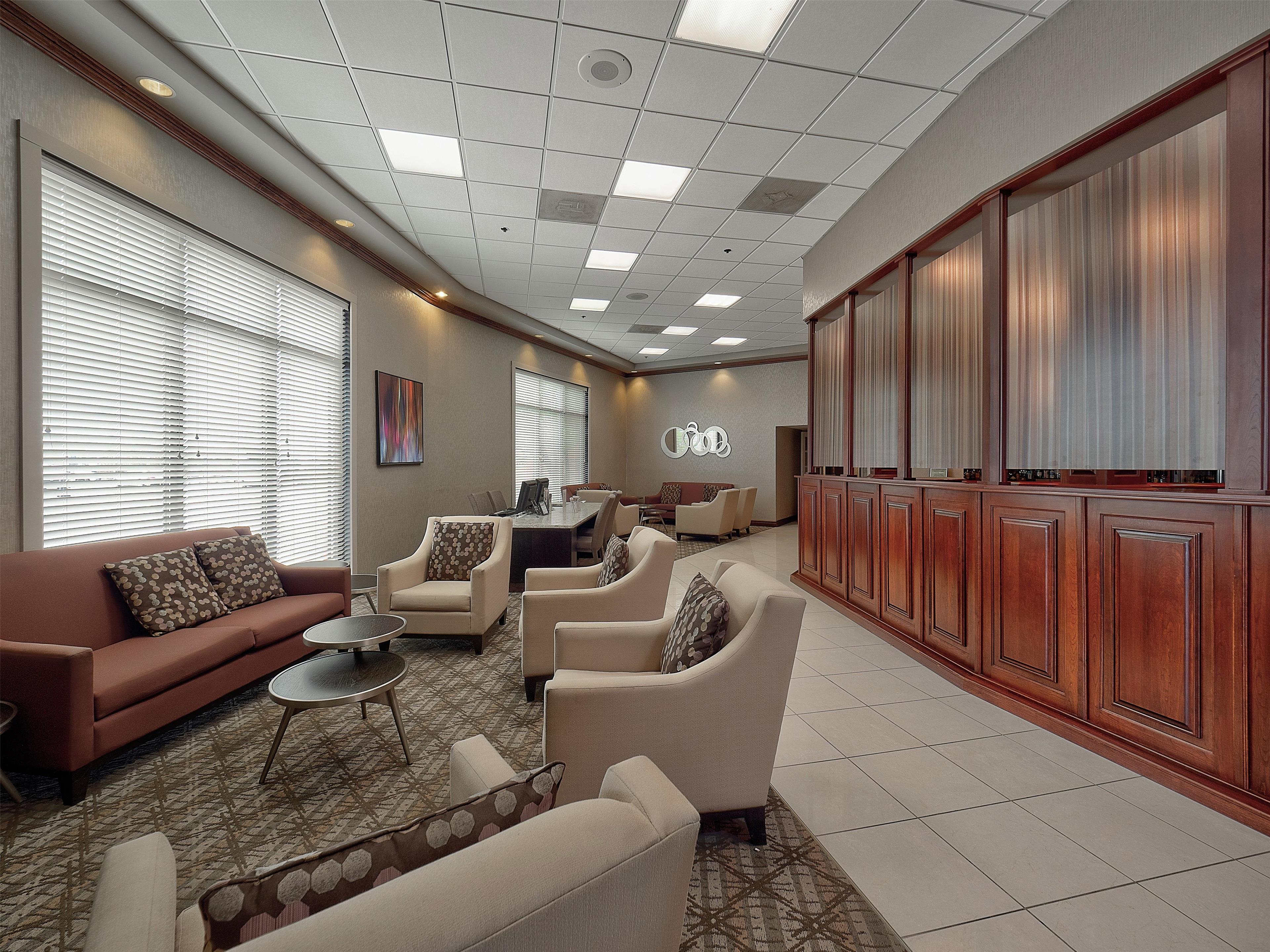Lobby | DoubleTree by Hilton Hotel Bloomington