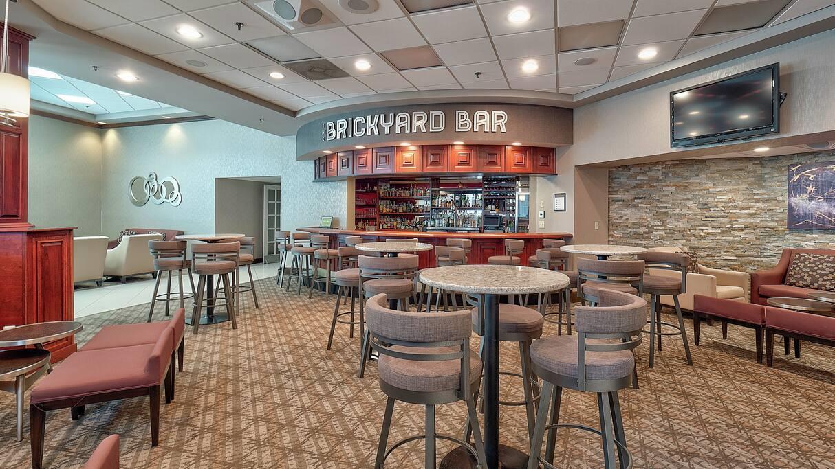 BarLounge | DoubleTree by Hilton Hotel Bloomington