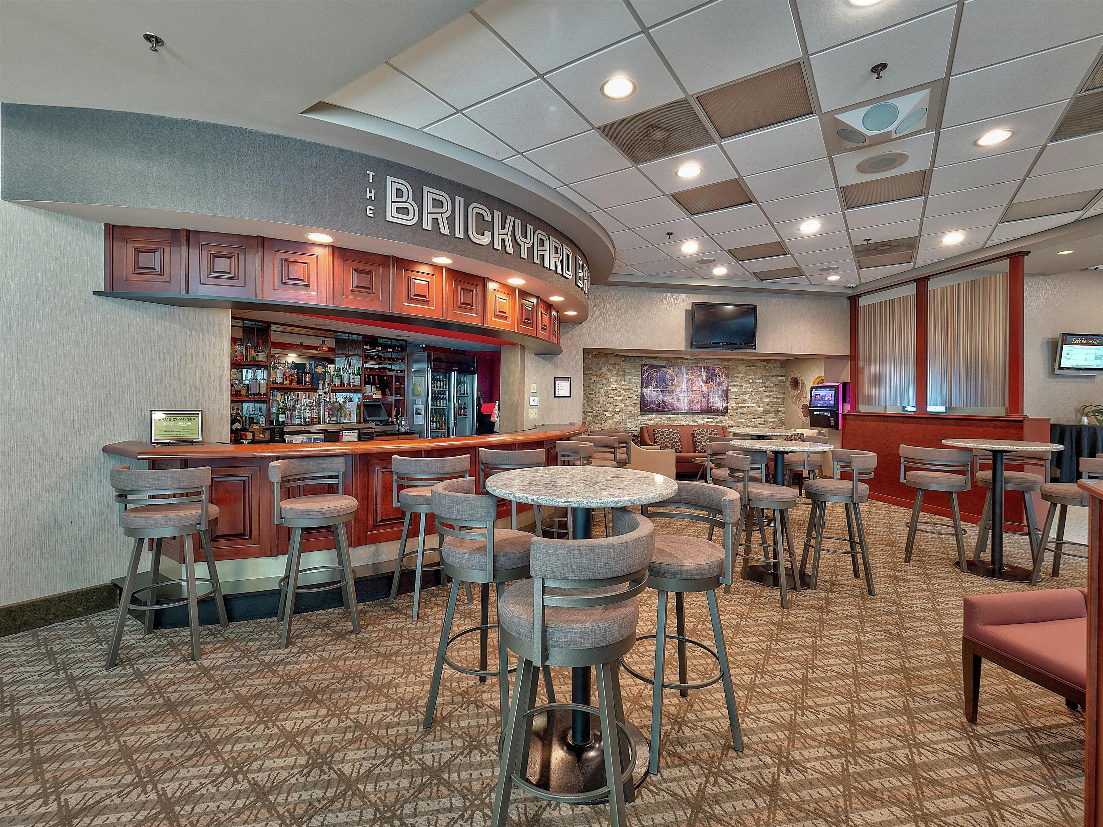 BarLounge | DoubleTree by Hilton Hotel Bloomington