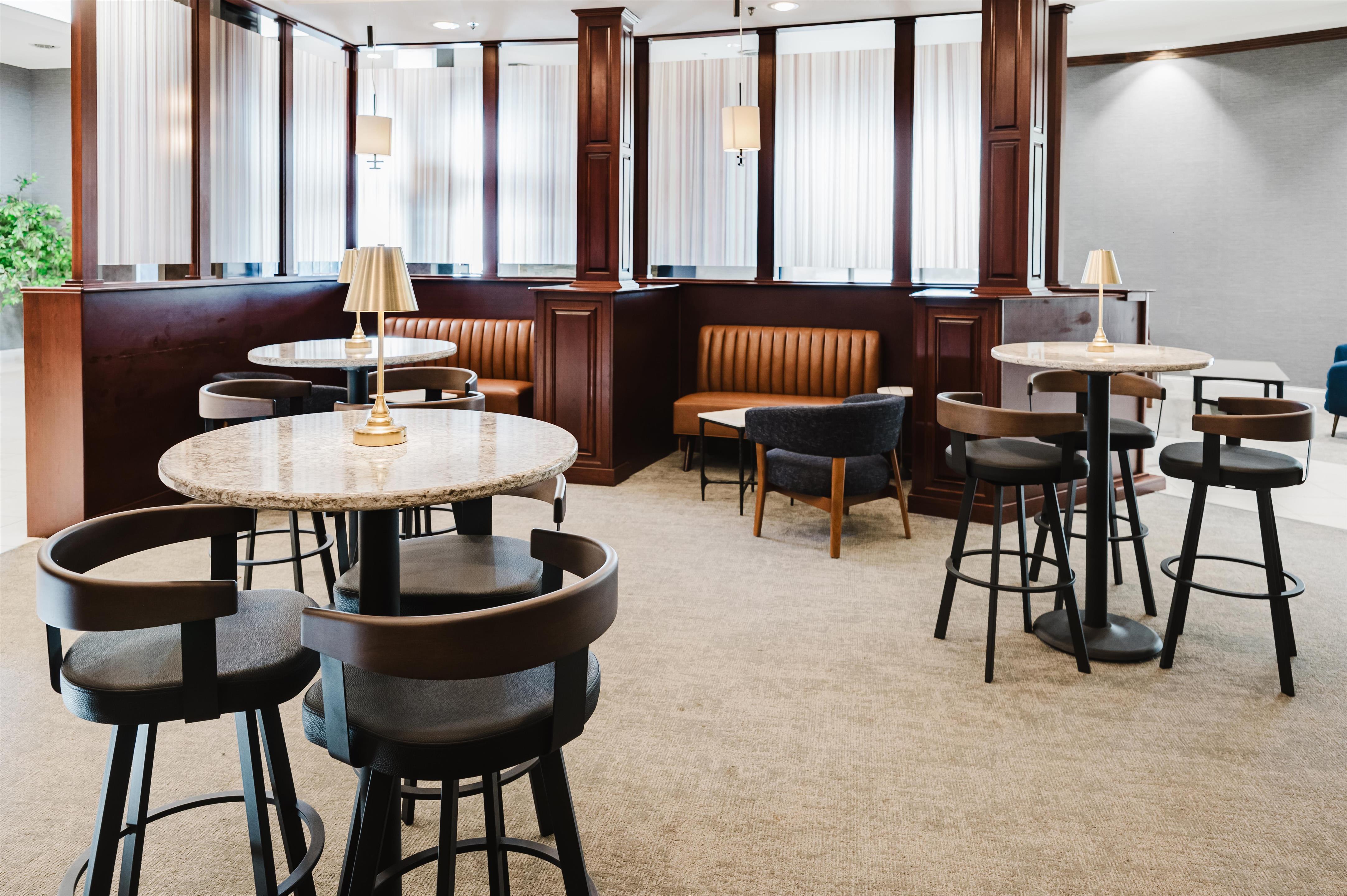 BarLounge | DoubleTree by Hilton Hotel Bloomington