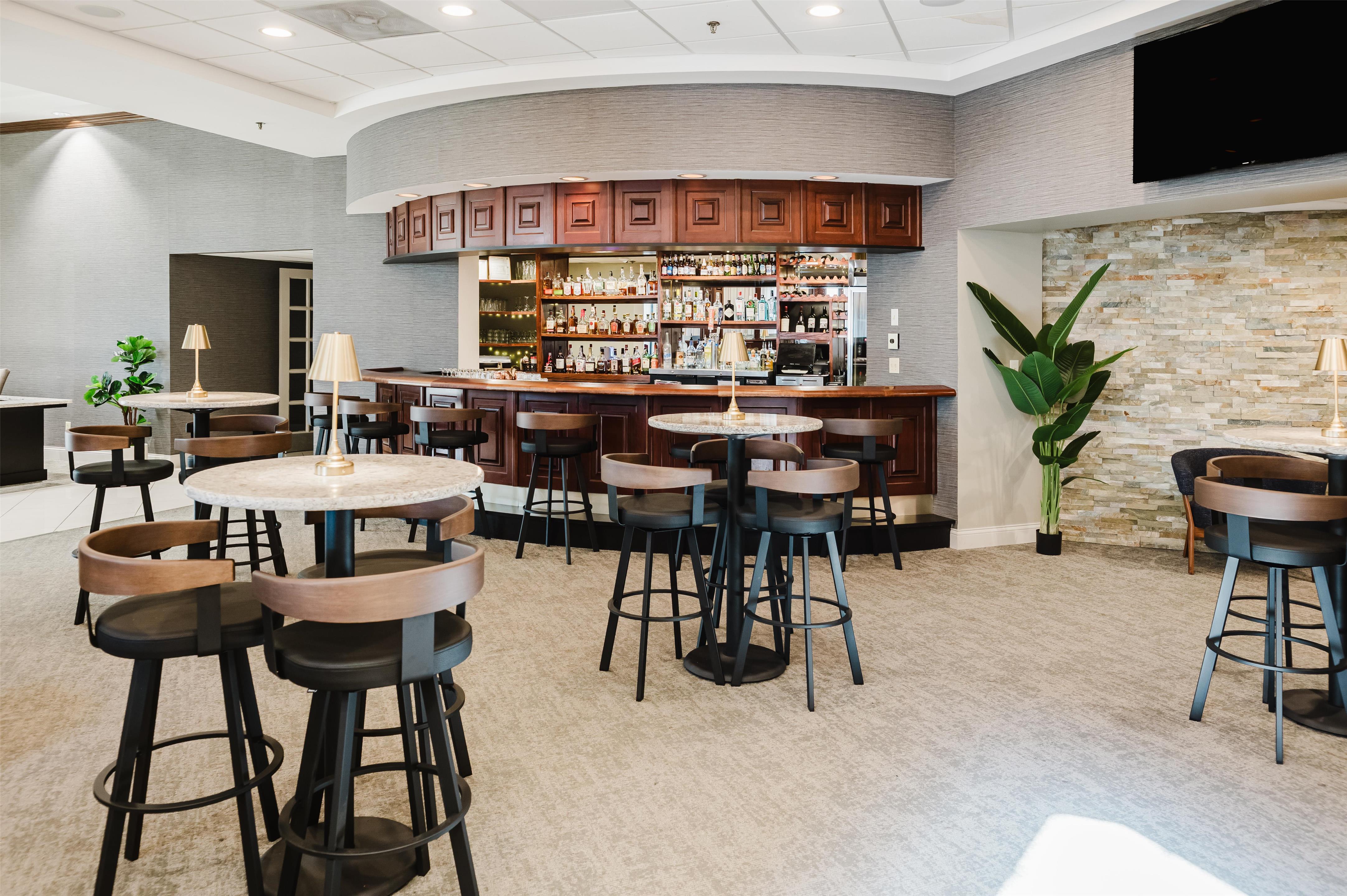 BarLounge | DoubleTree by Hilton Hotel Bloomington