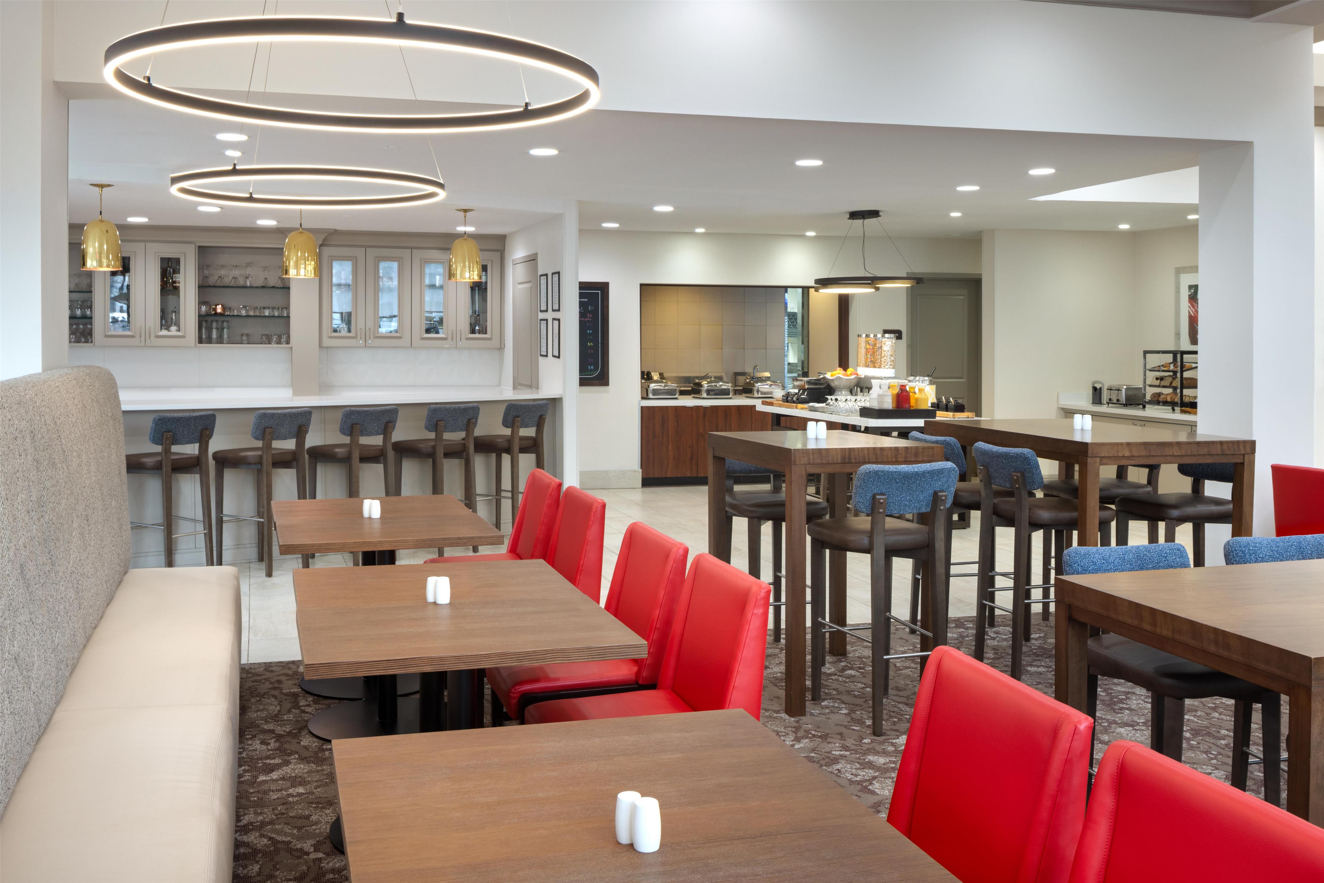 Breakfast Area | Hilton Garden Inn Bowling Green