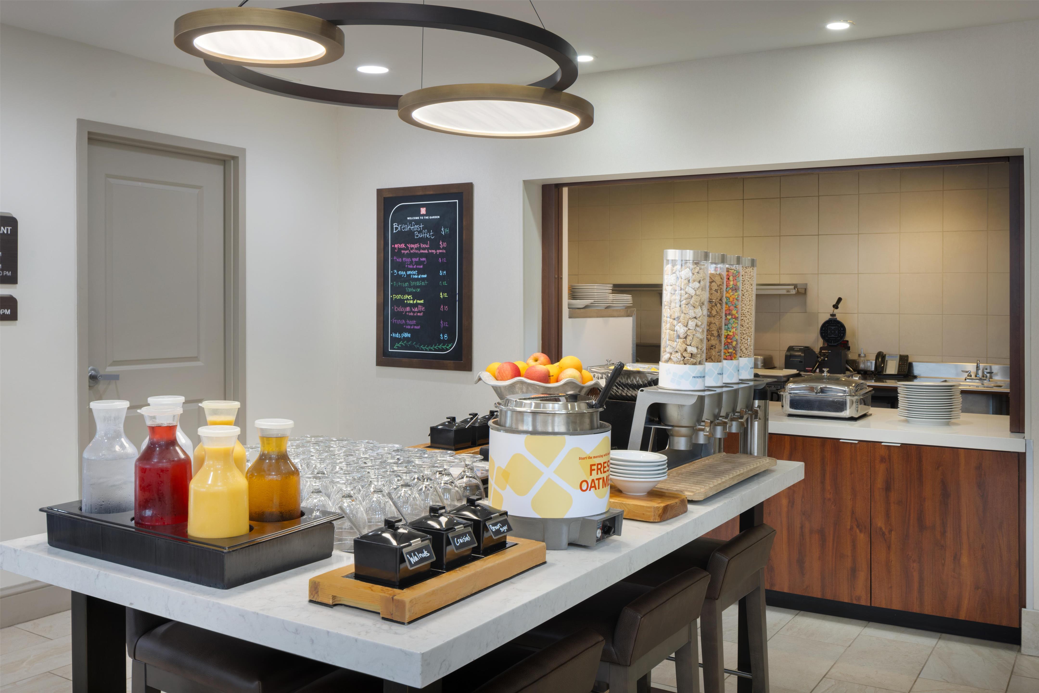 Breakfast Area | Hilton Garden Inn Bowling Green
