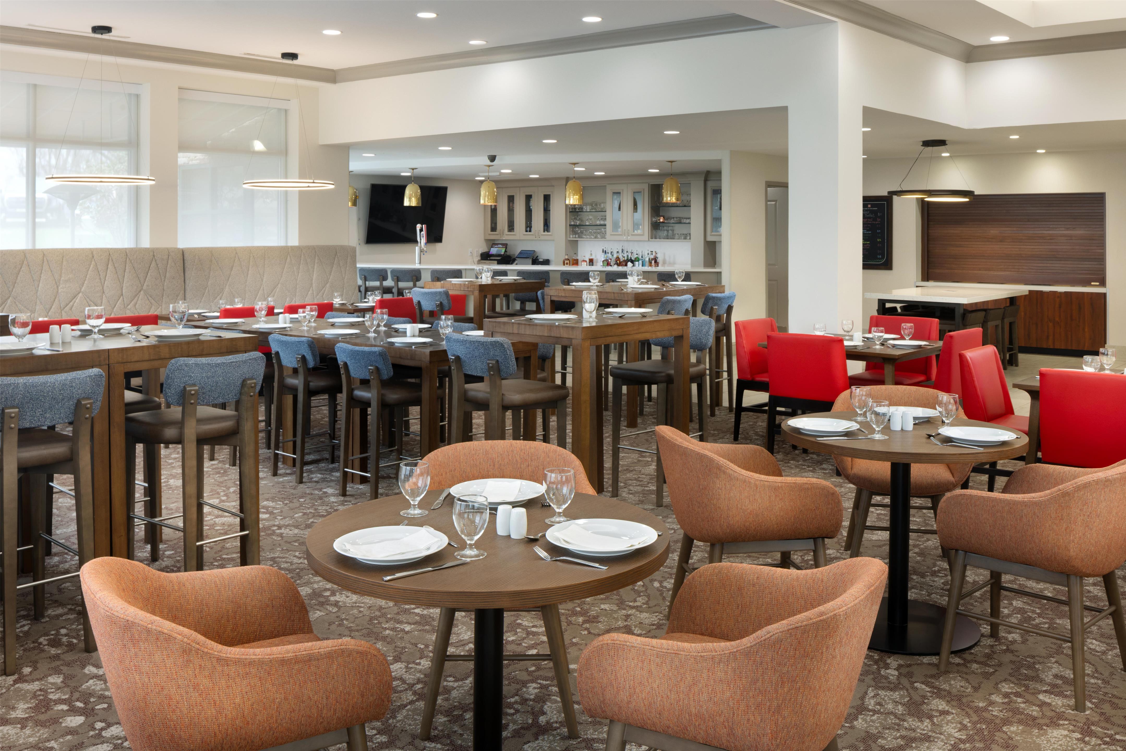Breakfast Area | Hilton Garden Inn Bowling Green