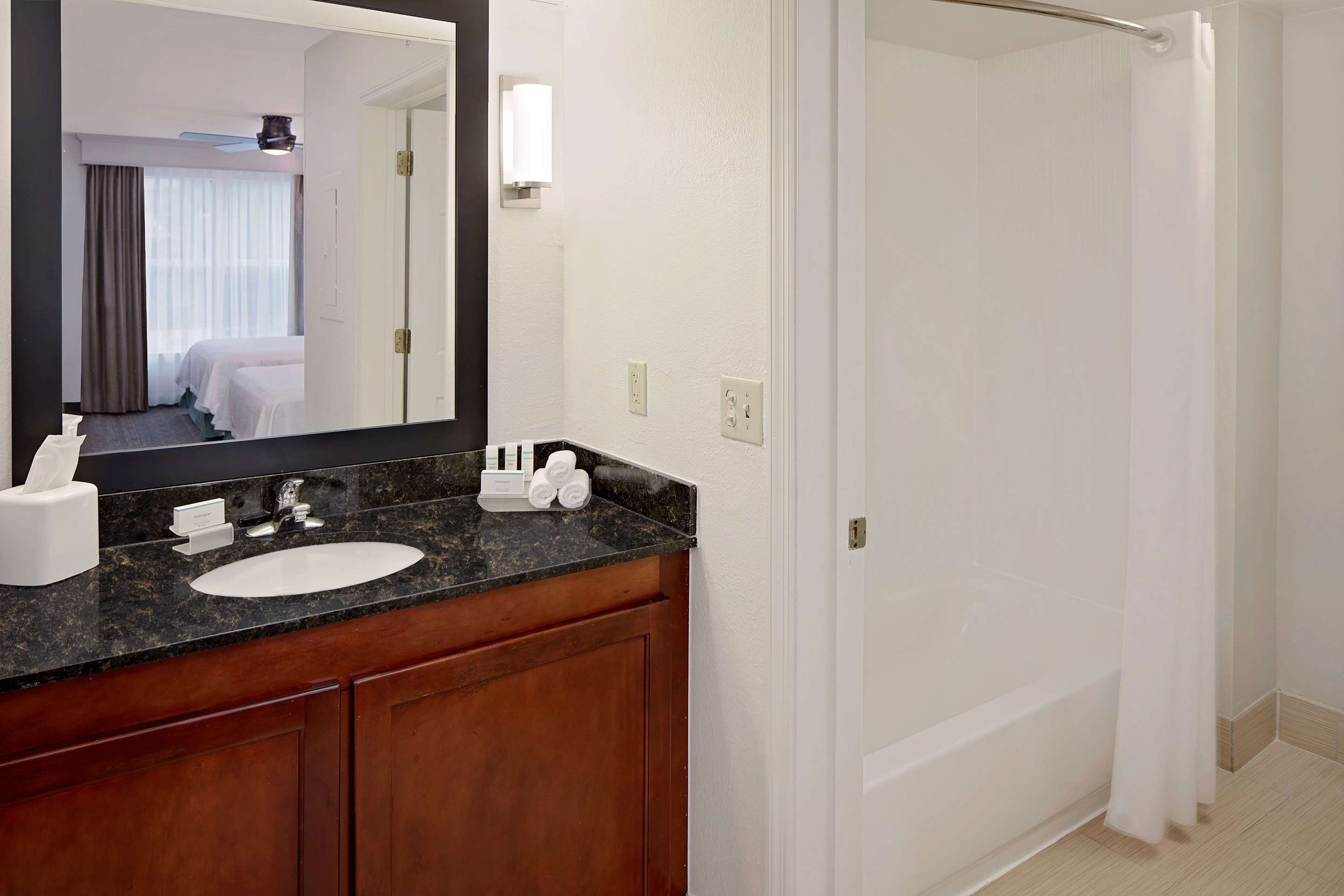 Guest room bath
