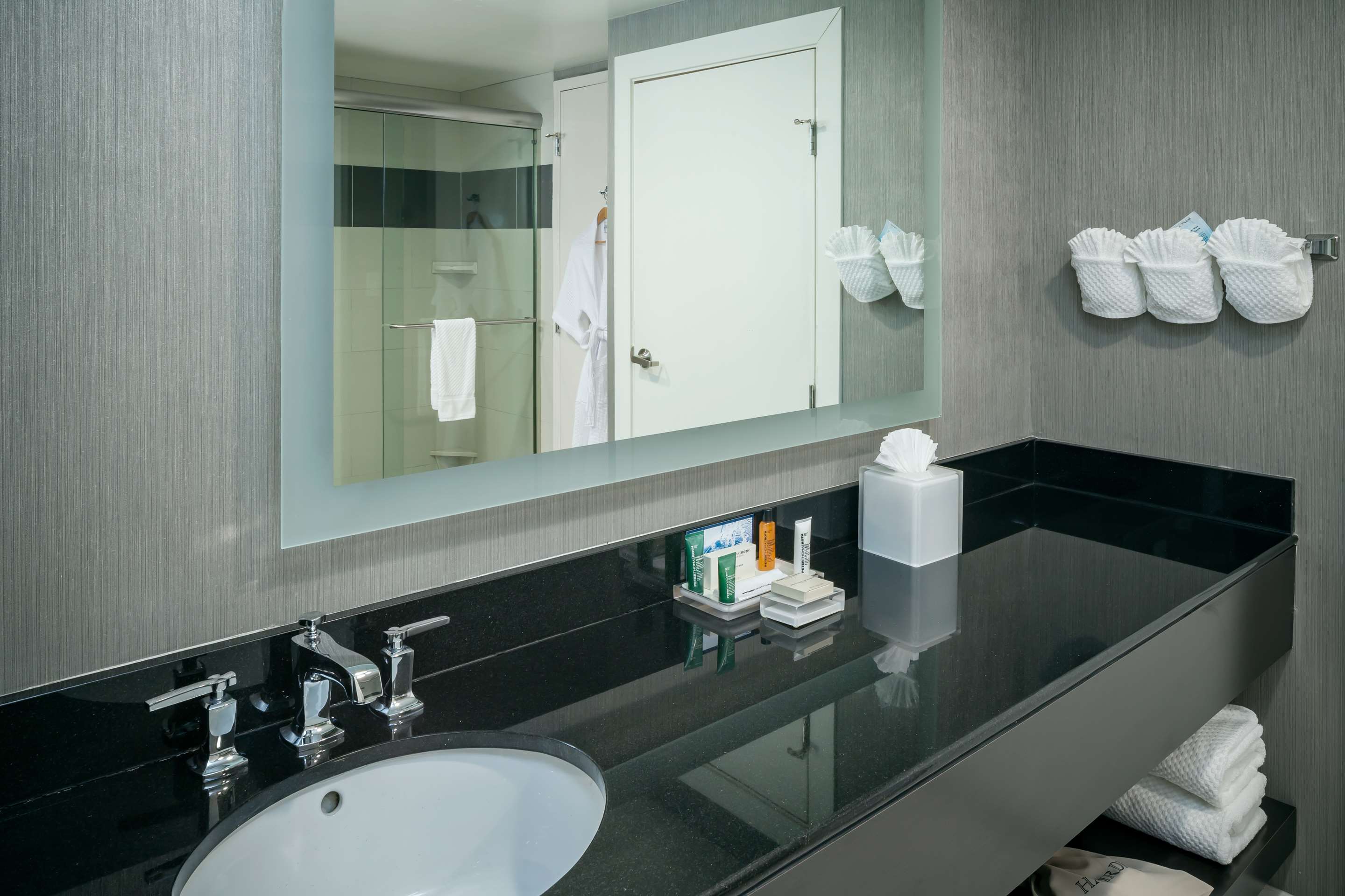 Guest room bath