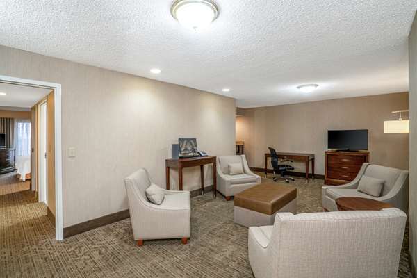  - Embassy Suites Westend Nashville - I-40 & I-65, Exit 209