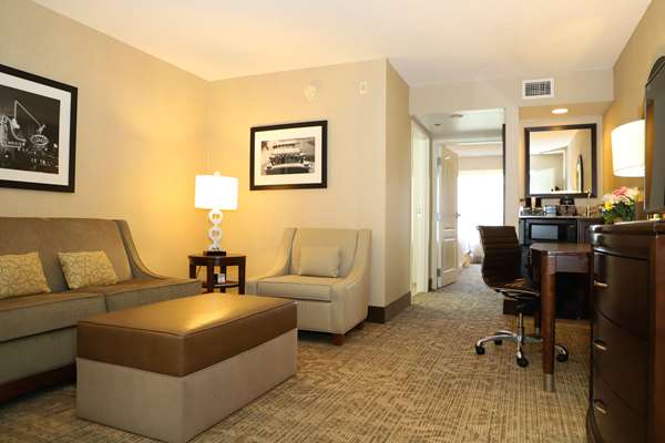  - Embassy Suites Westend Nashville - I-40 & I-65, Exit 209