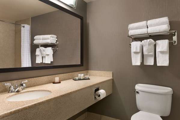  - Embassy Suites Franklin - I-65, Exit 68