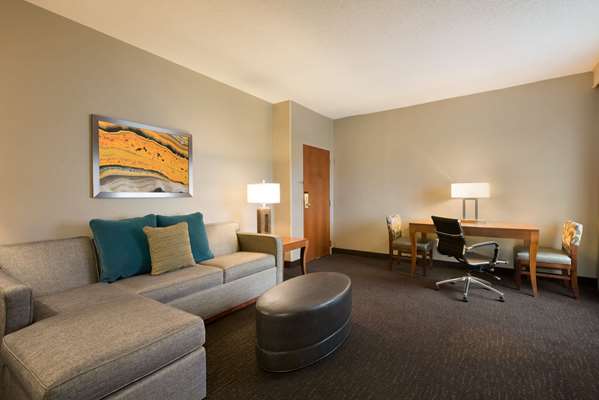  - Embassy Suites Franklin - I-65, Exit 68