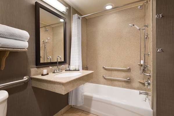  - Embassy Suites Franklin - I-65, Exit 68