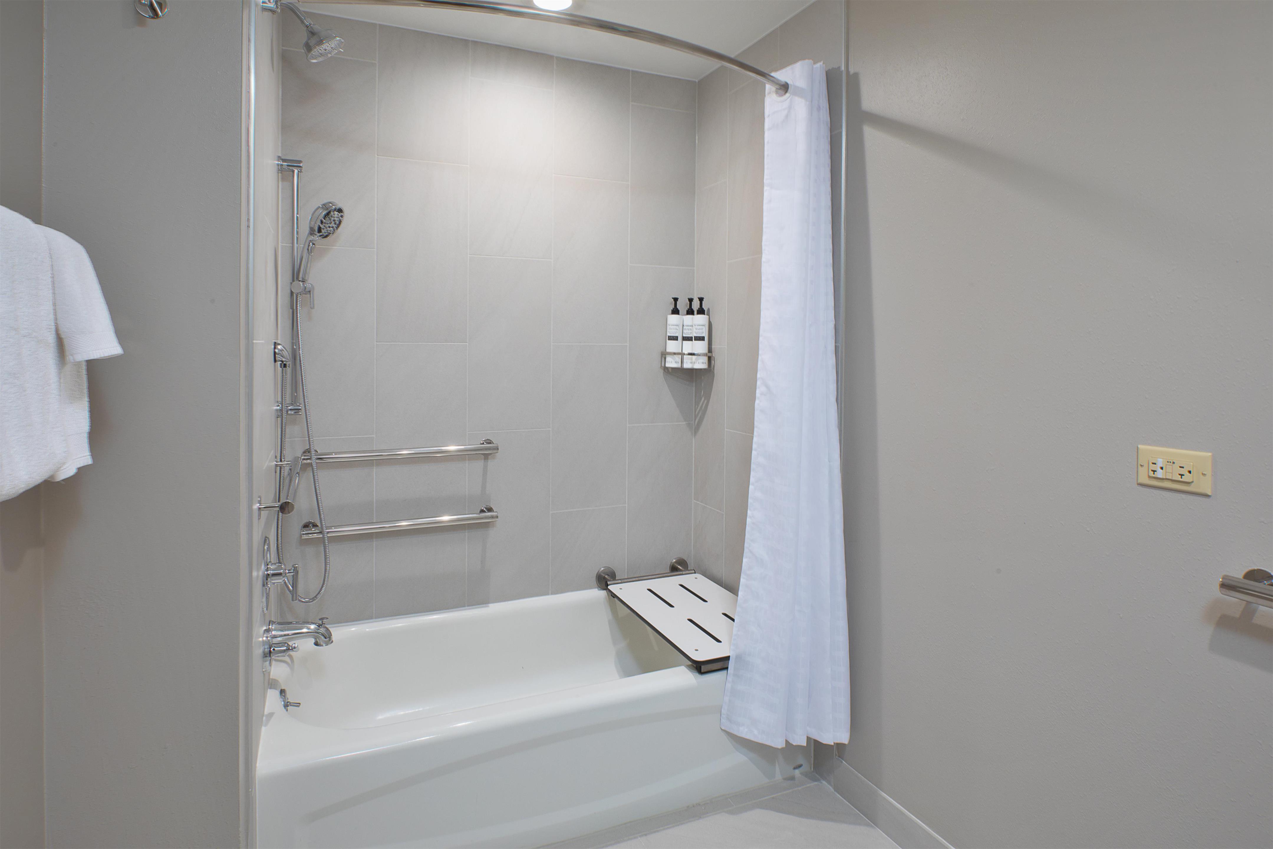 Guest room bath