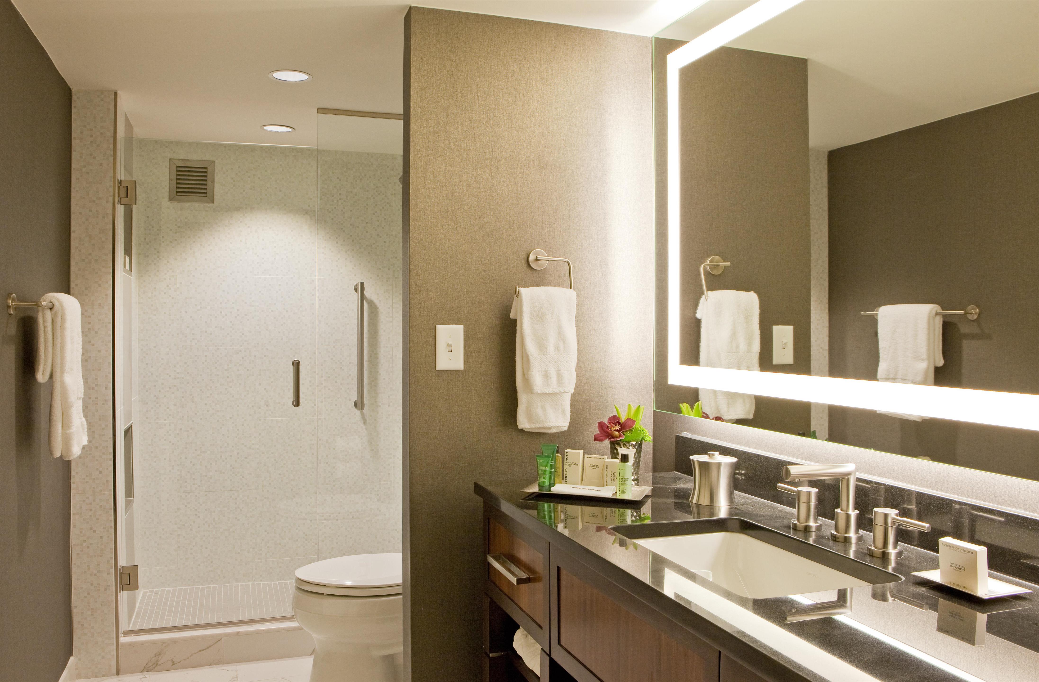 Guest room bath