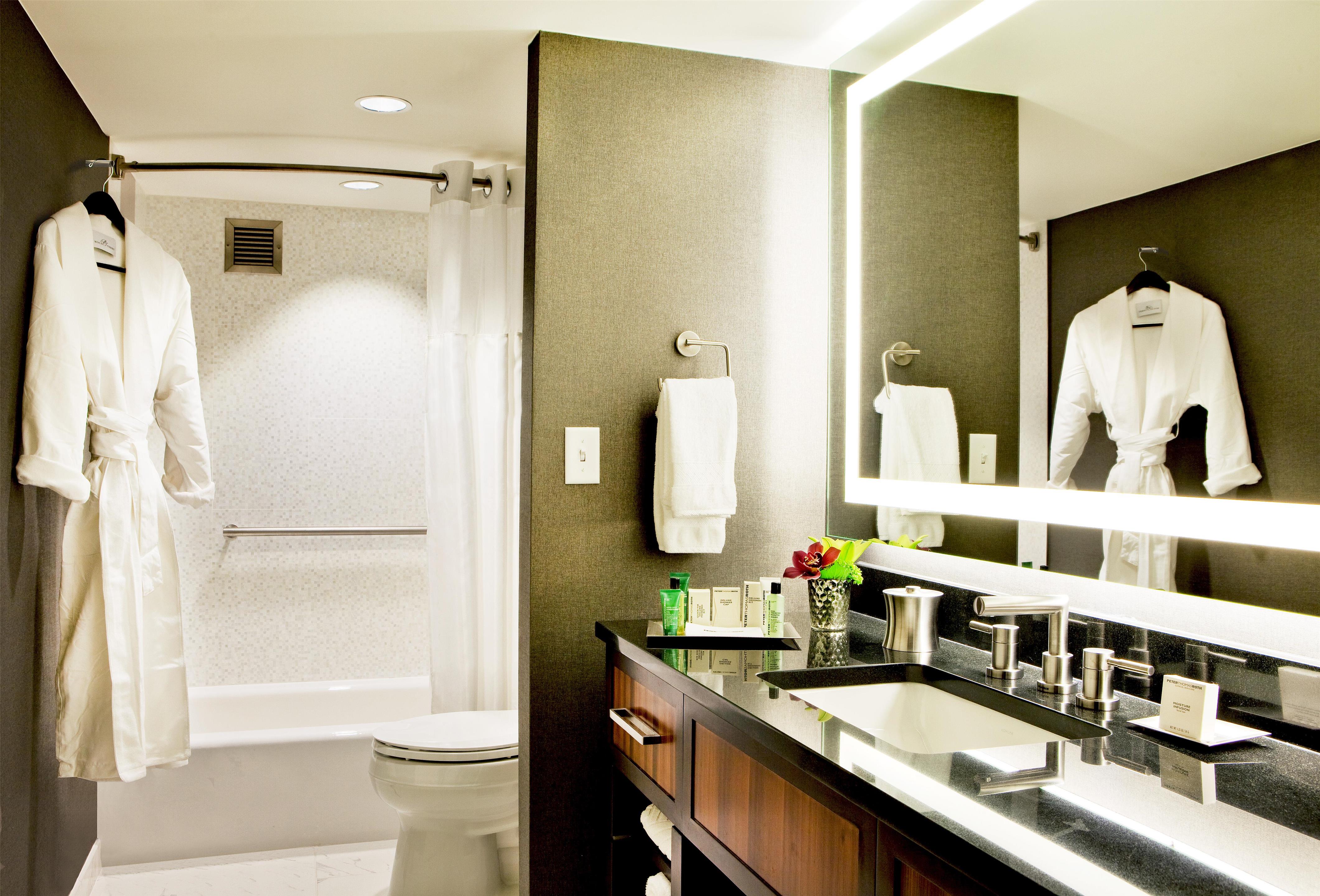 Guest room bath