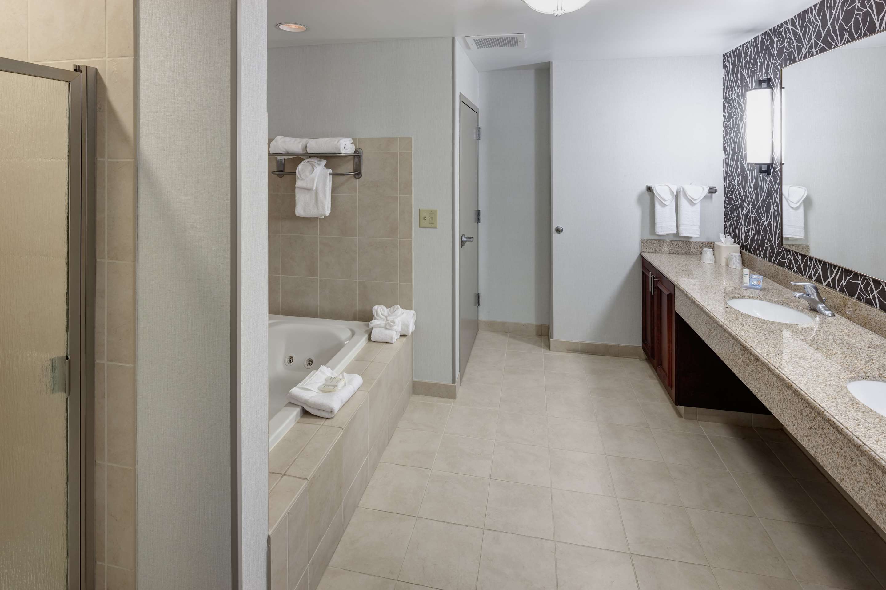 Guest room bath