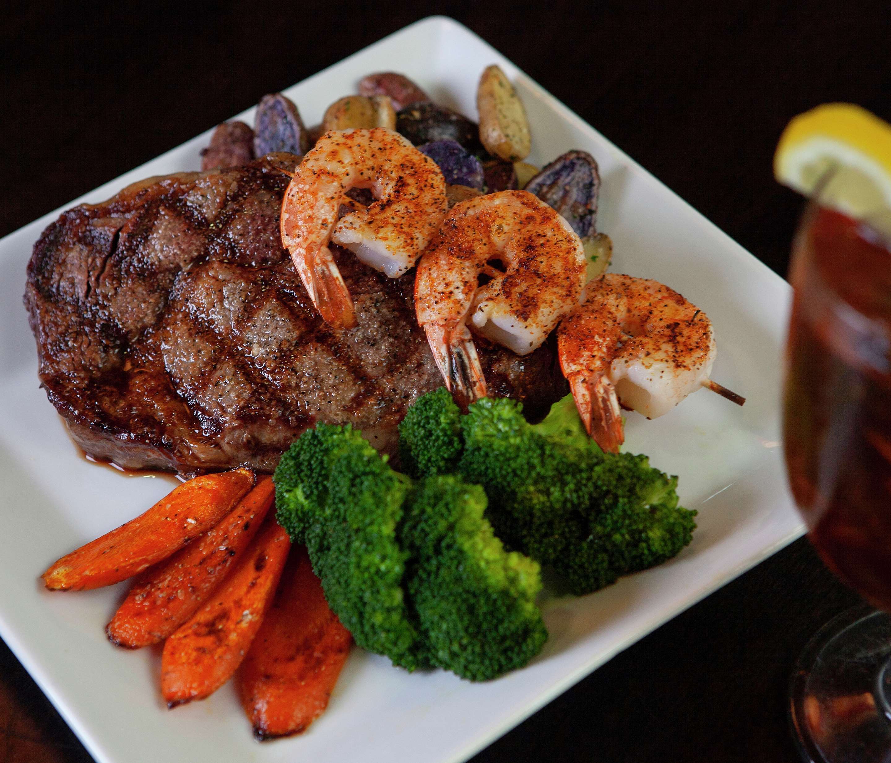 Restaurant | DoubleTree Suites by Hilton Bentonville