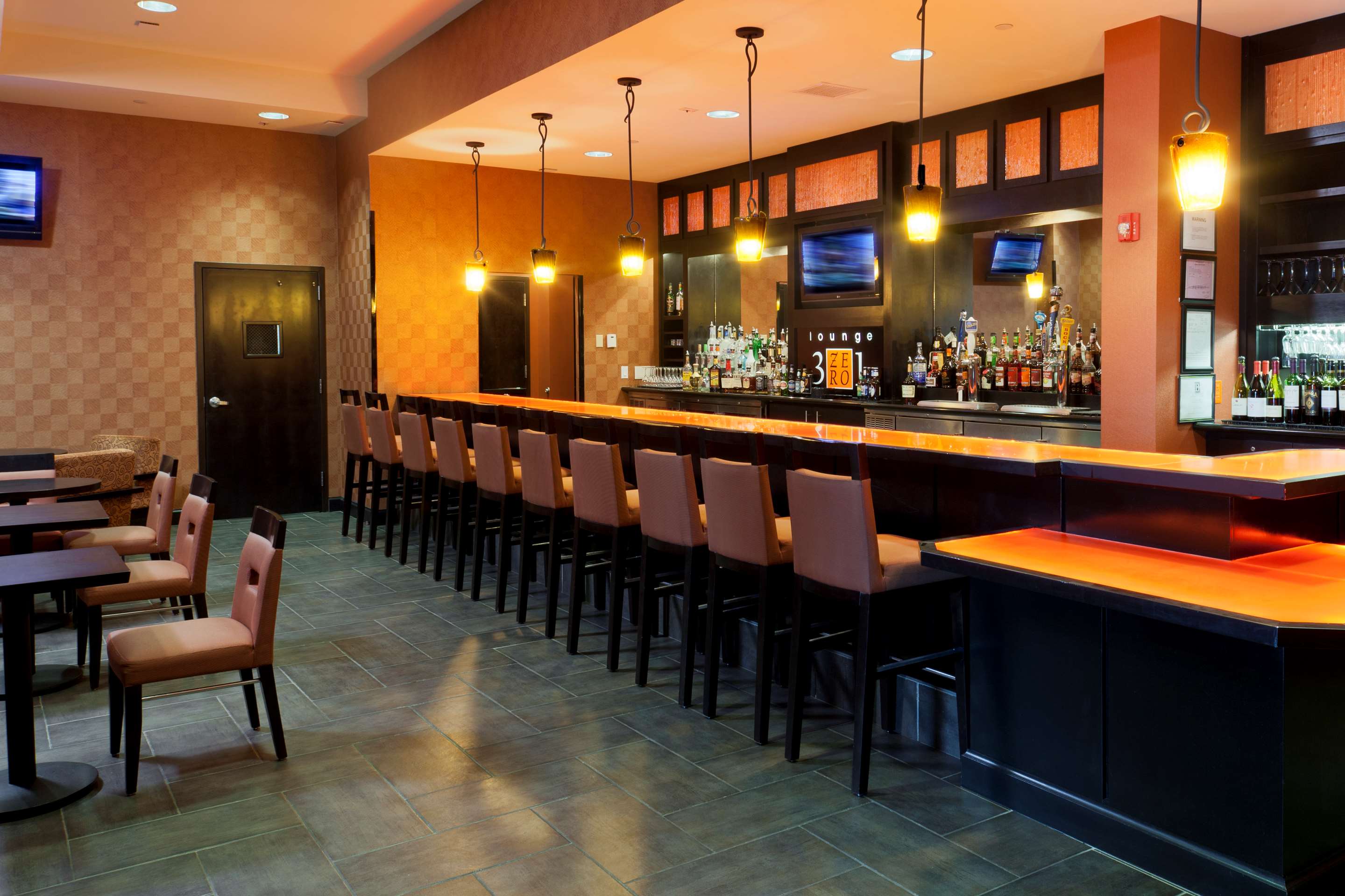 BarLounge | DoubleTree Suites by Hilton Bentonville