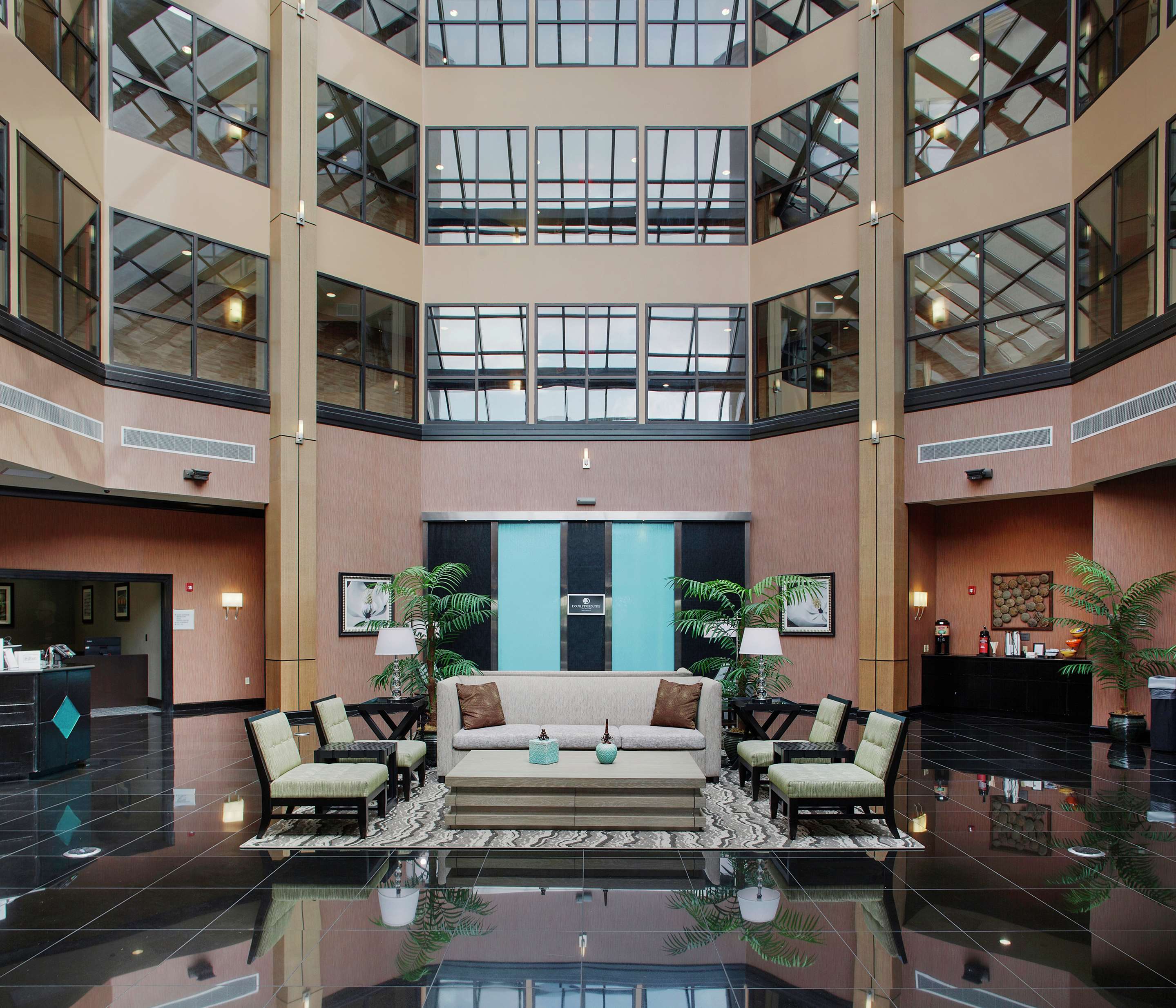Lobby | DoubleTree Suites by Hilton Bentonville