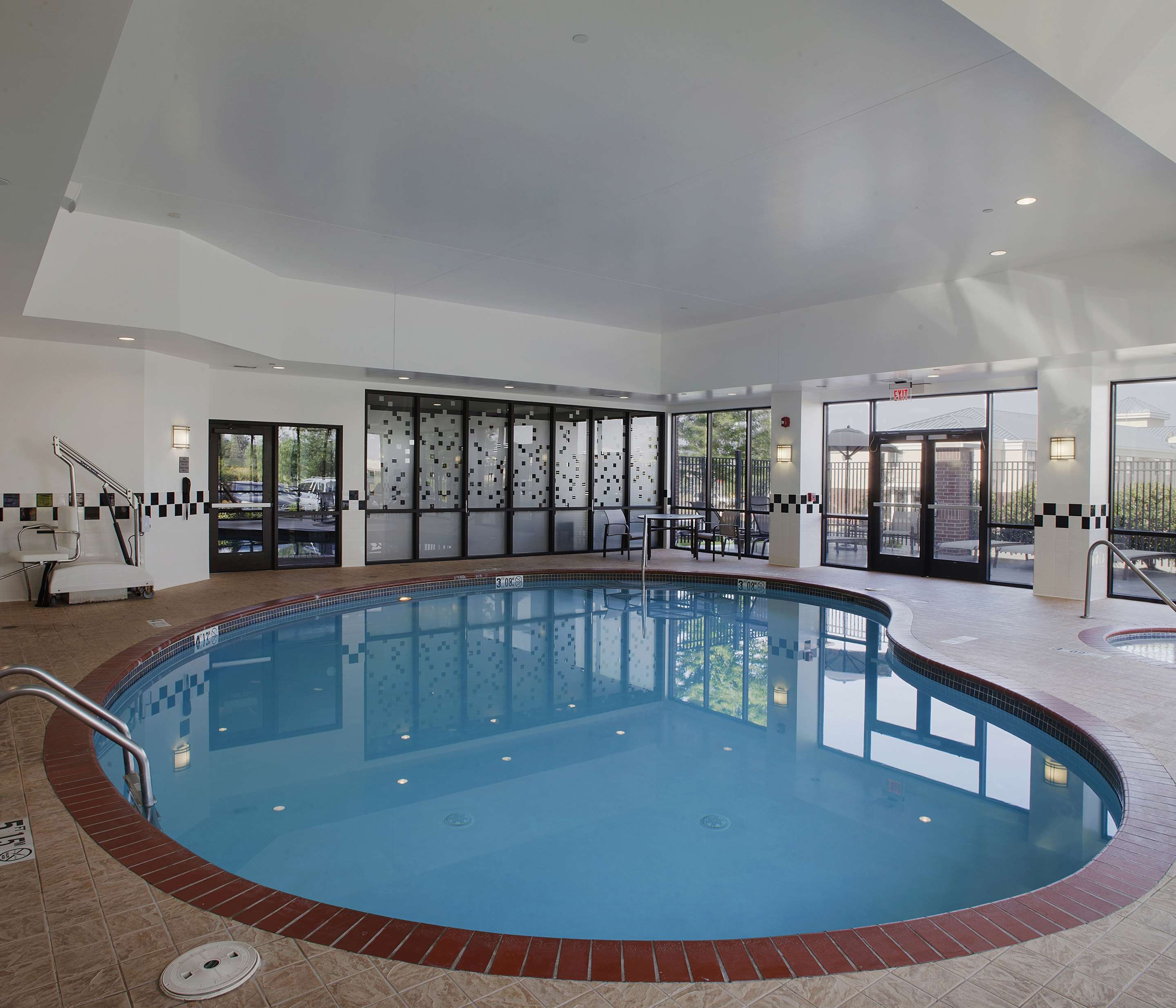 Pool | DoubleTree Suites by Hilton Bentonville