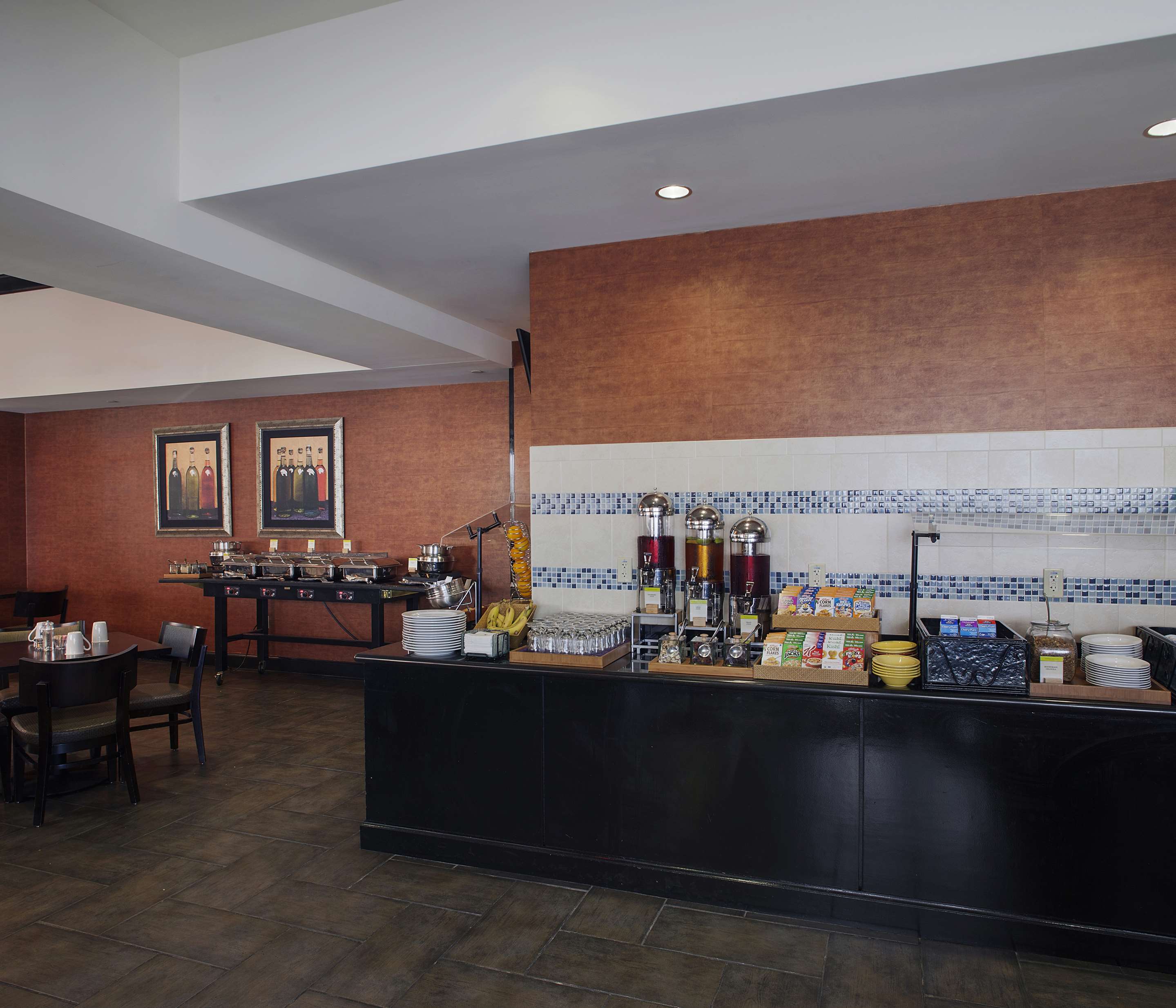 Breakfast Area | DoubleTree Suites by Hilton Bentonville