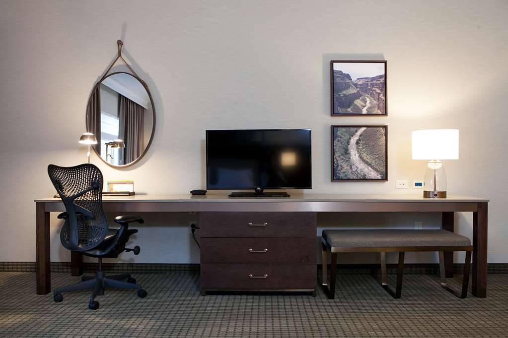 Hilton Garden Inn Boise/Eagle Room Type - 1KNG MOB HEARNG ACC RI-SHW