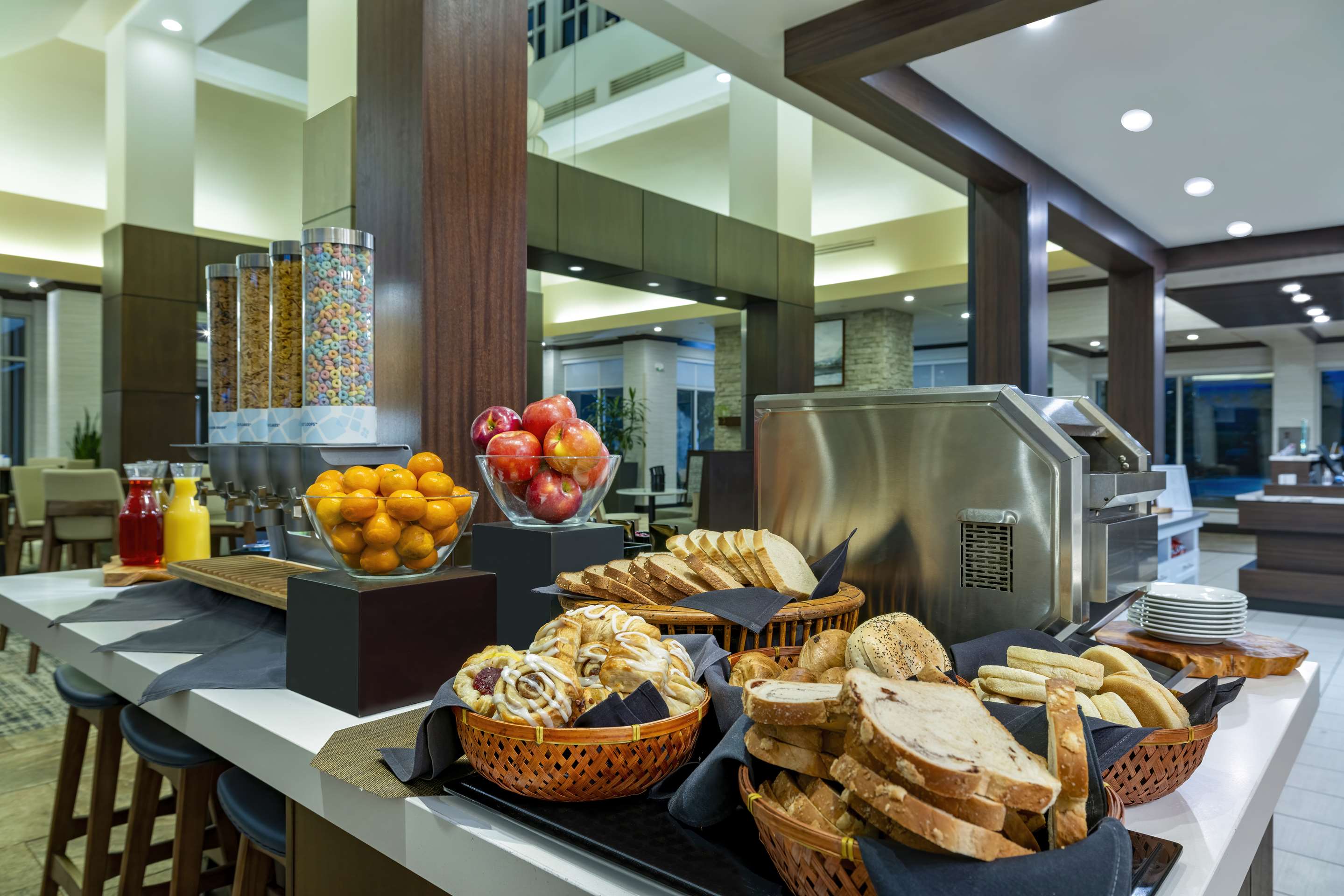 Breakfast Area | Hilton Garden Inn Boise Spectrum