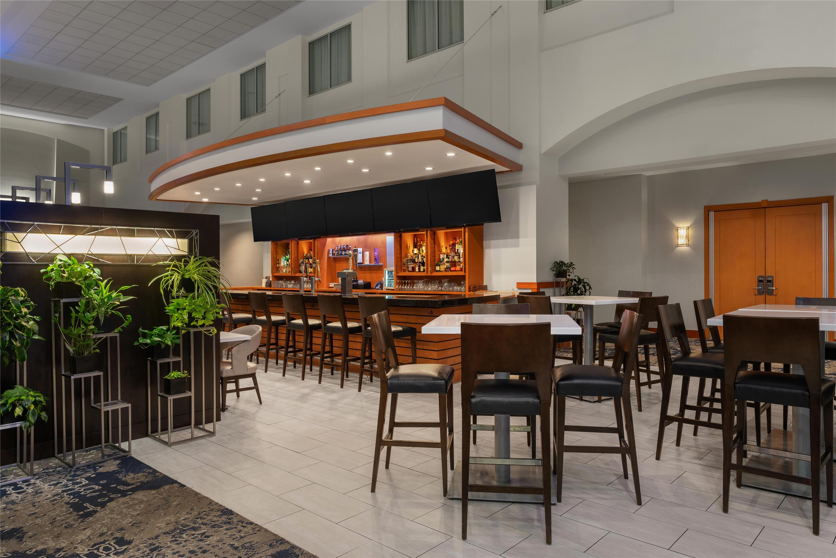 BarLounge | Embassy Suites Boston Logan Airport