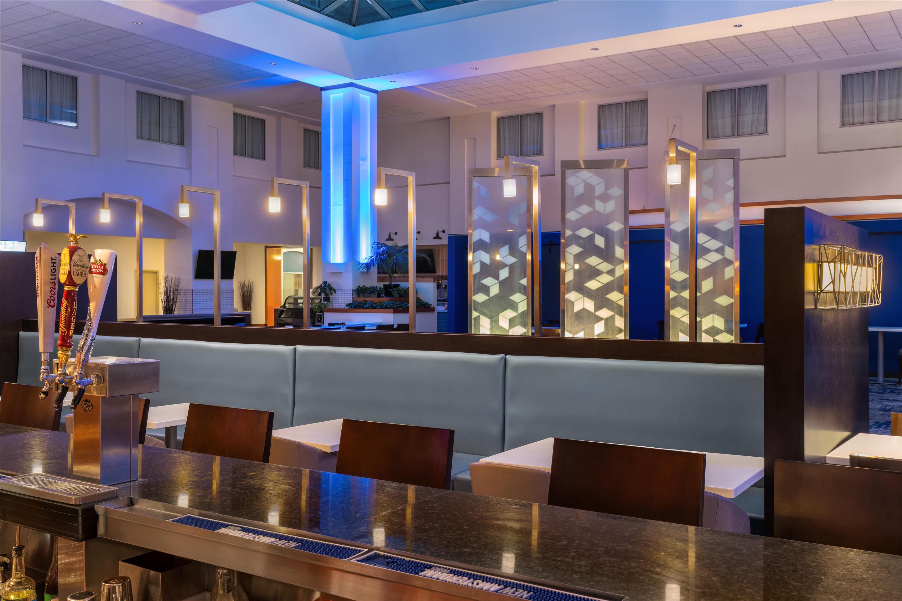 BarLounge | Embassy Suites Boston Logan Airport