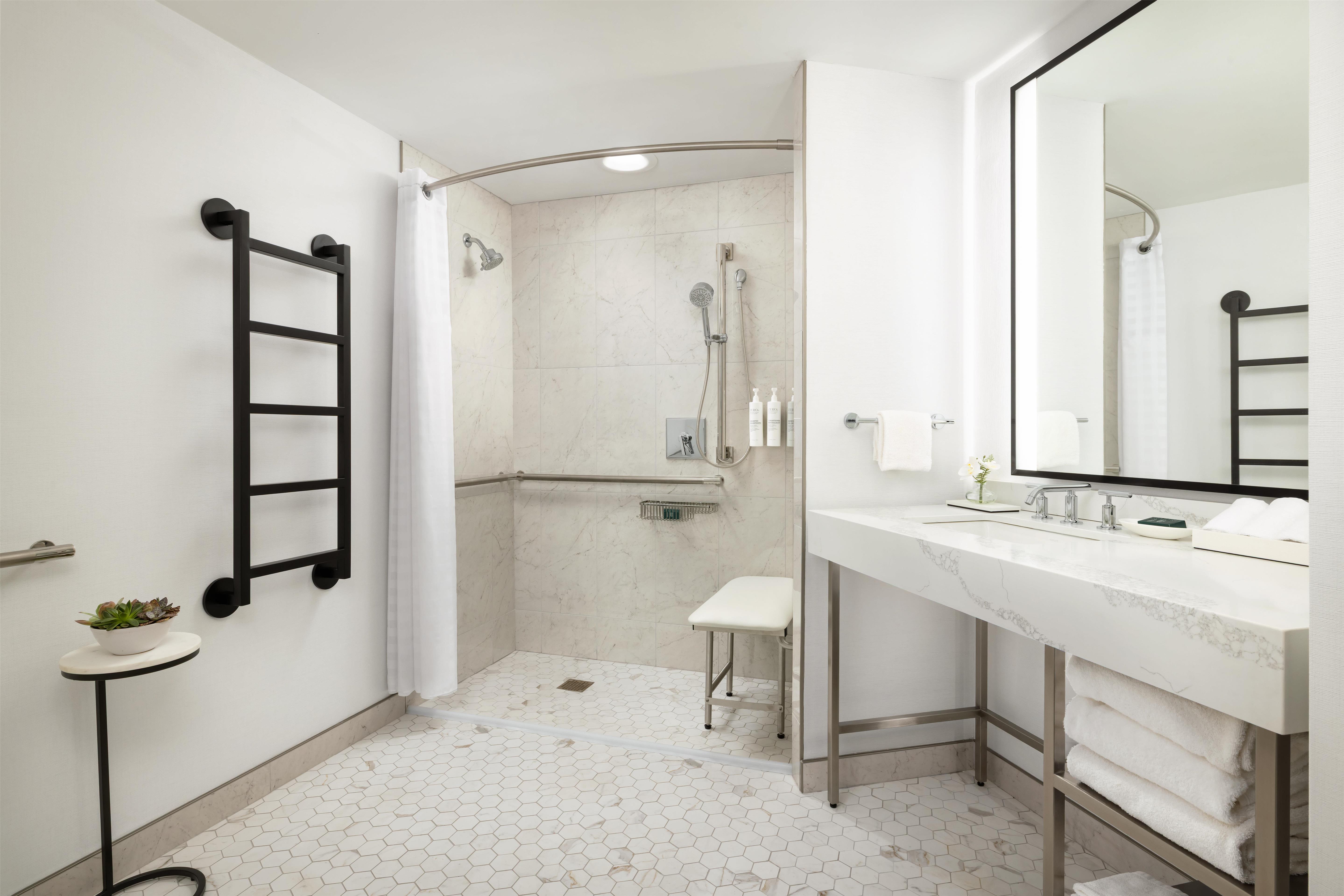 Hilton Boston Back Bay Room Type - 2 QUEEN MOB HEAR ACC RI SH