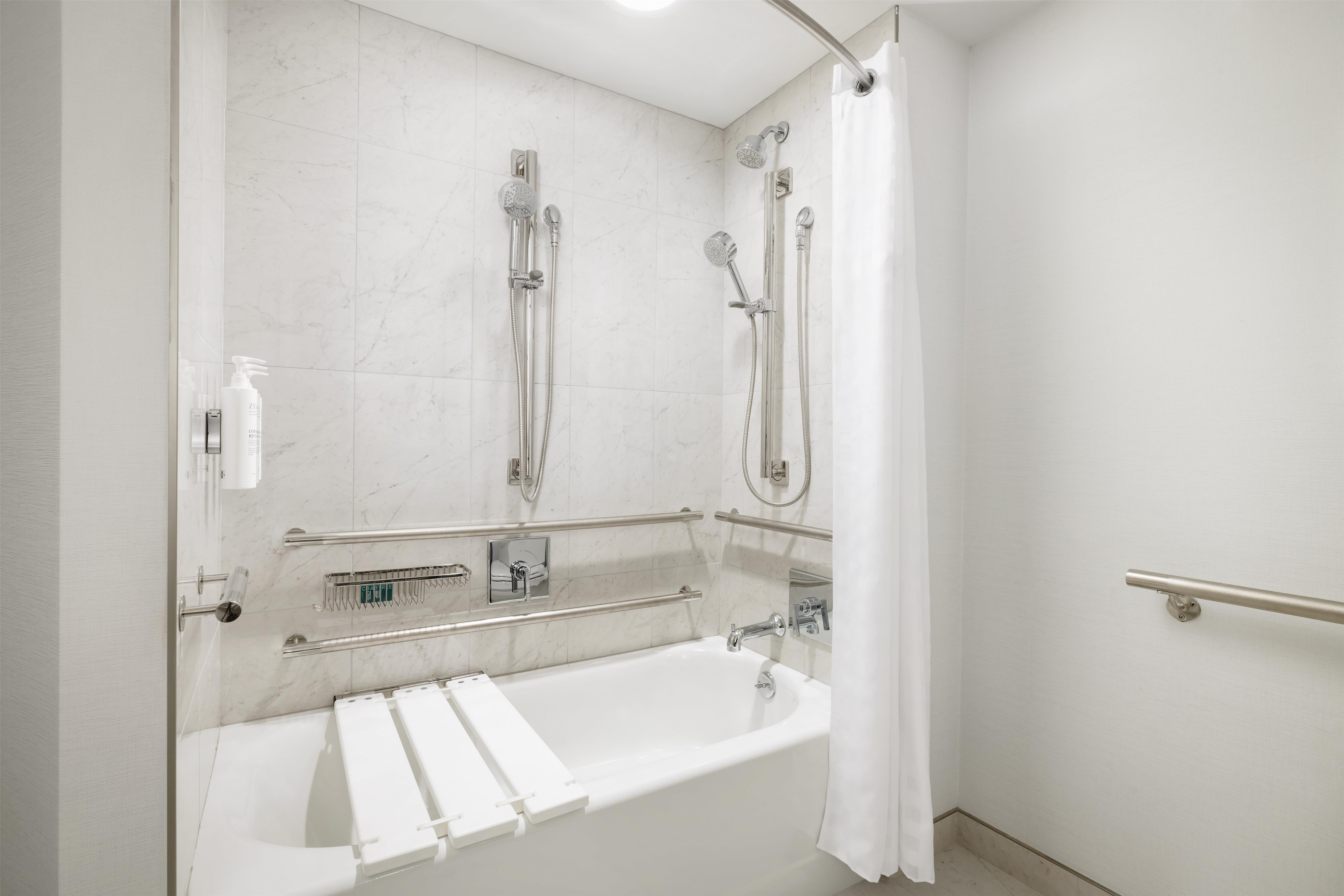 Hilton Boston Back Bay Room Type - 2 QUEEN MOB HEAR ACC TUB