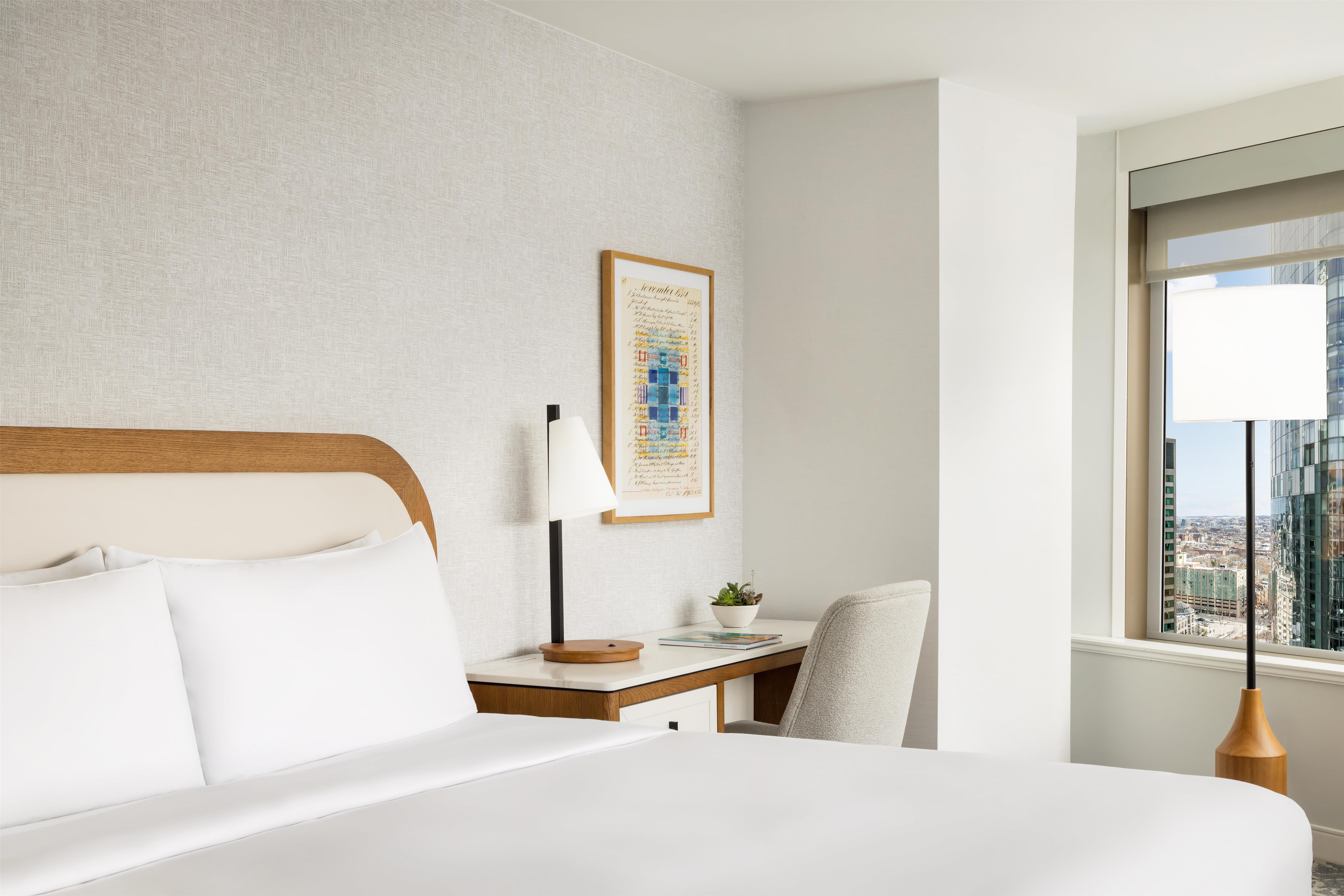 Hilton Boston Back Bay Room Type - 1 KING BED SKYLINE VIEW
