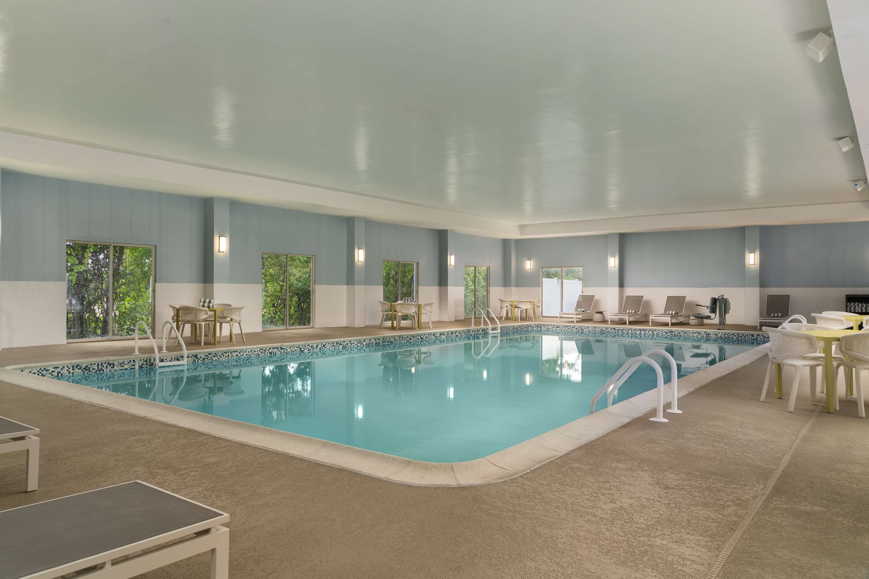 Pool | Hilton Garden Inn Boston-Burlington