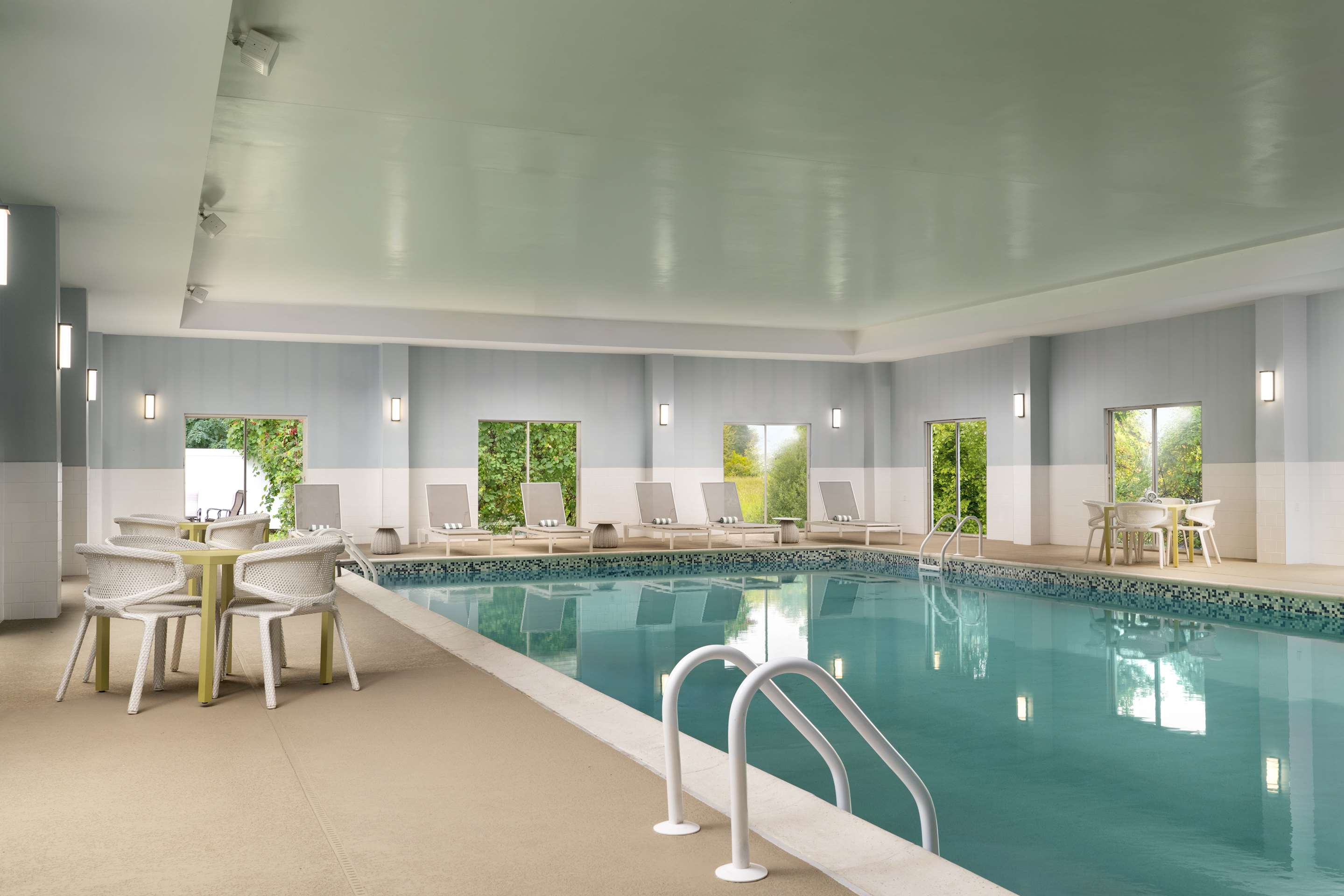 Pool | Hilton Garden Inn Boston-Burlington